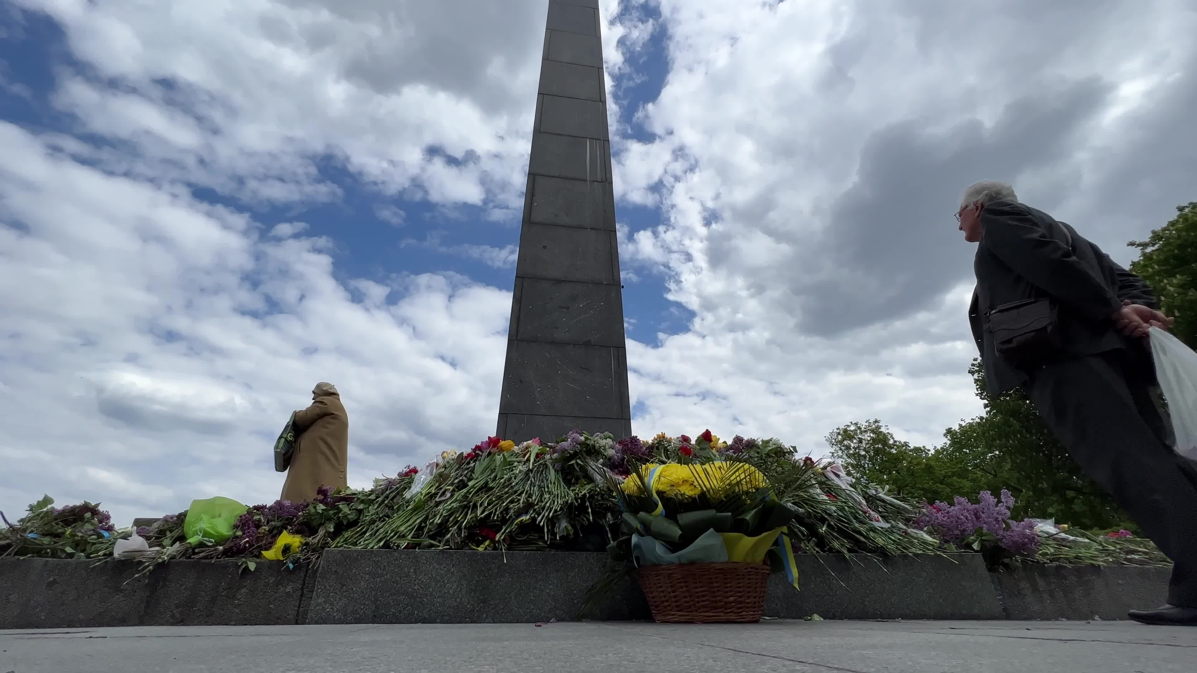 People place floral tributes at the Tomb of the Unknown Soldier monument during Victory in WWII Day commemorations in Kyiv 