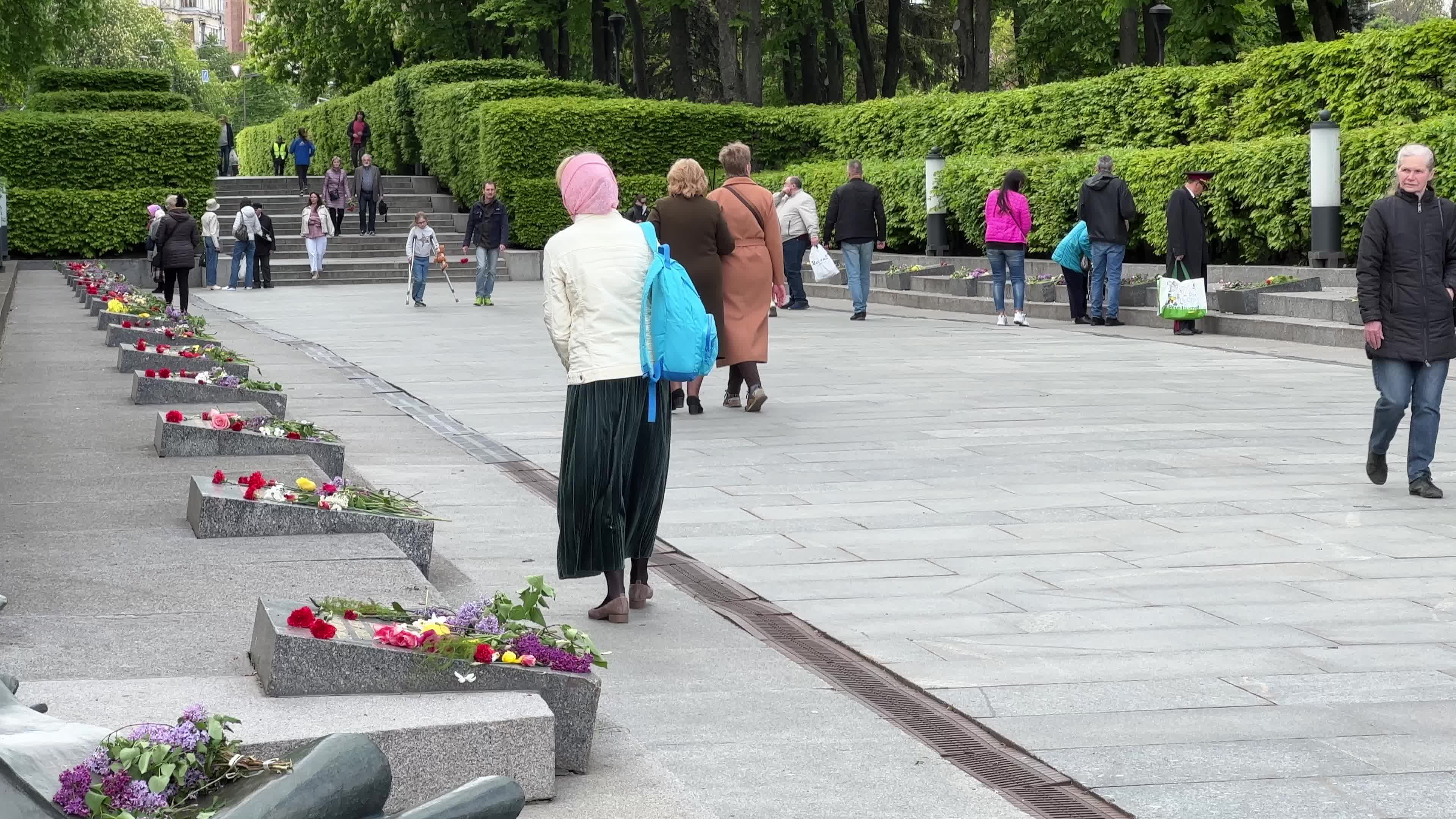 People place floral tributes at the Tomb of the Unknown Soldier monument during Victory in WWII Day commemorations in Kyiv 