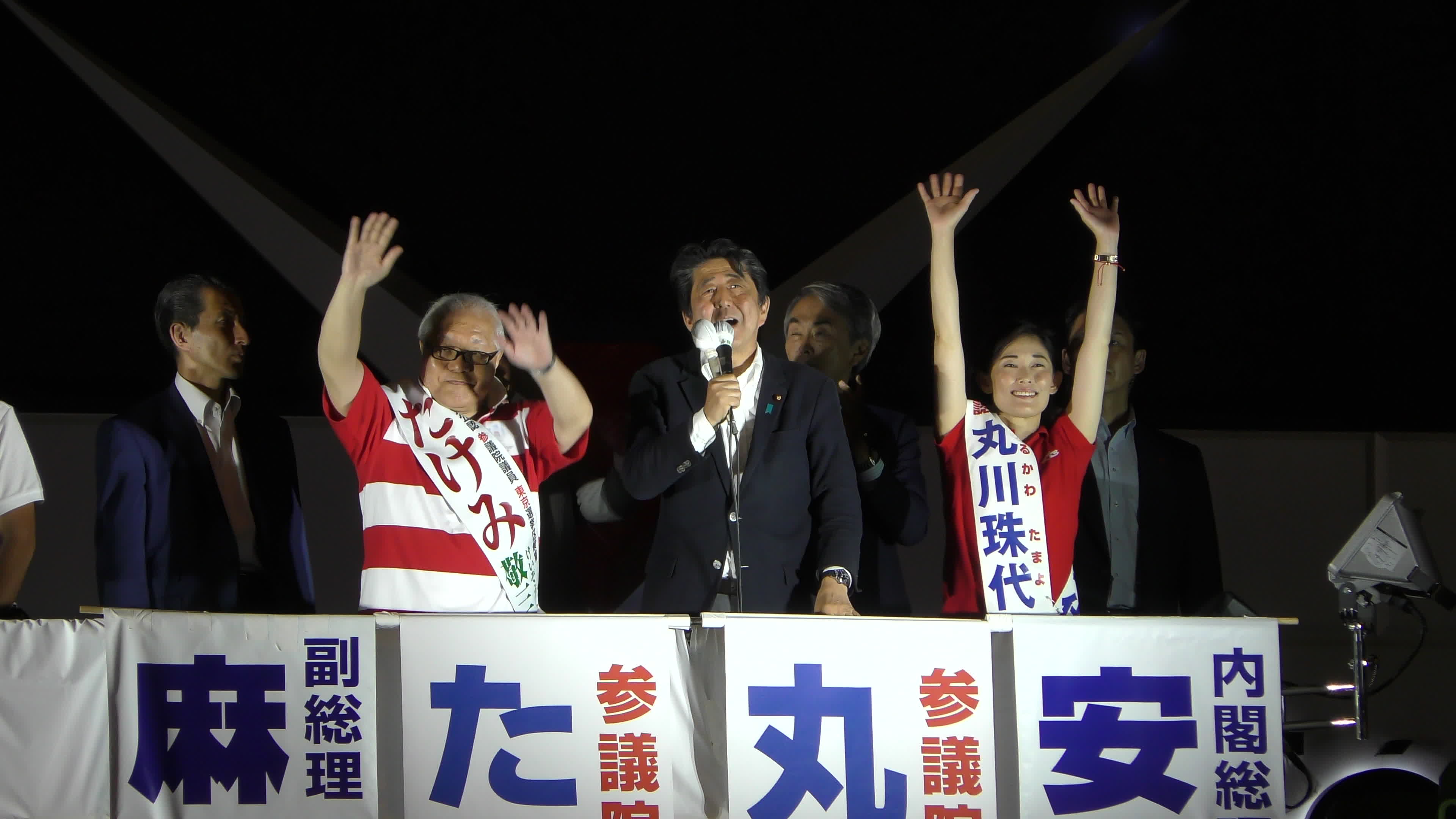 PM Shinzo Abe delivers his last stump speech ahead of the House of Councillors election in Akihabara