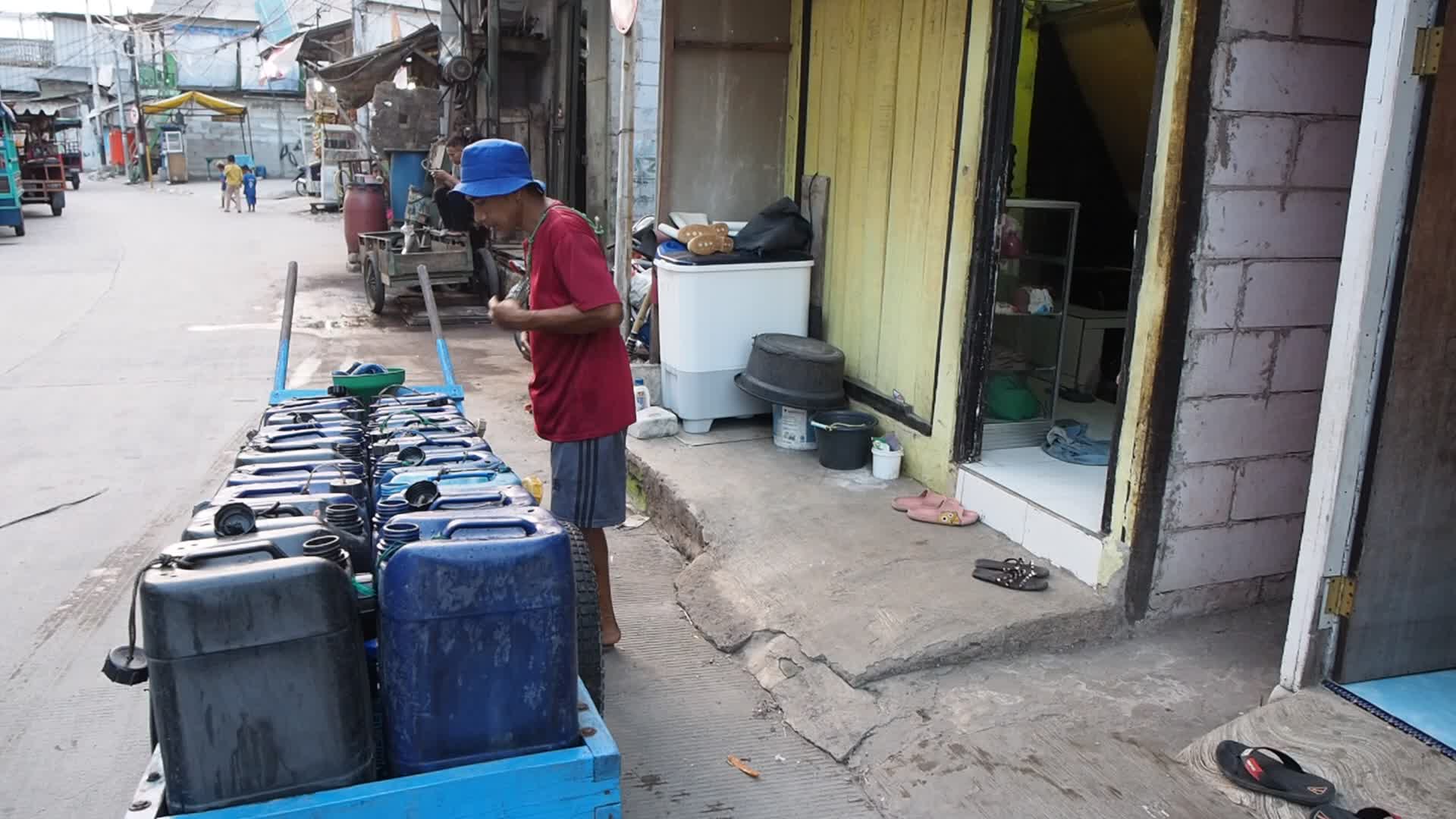 Survive with Jakarta's Water Conditions