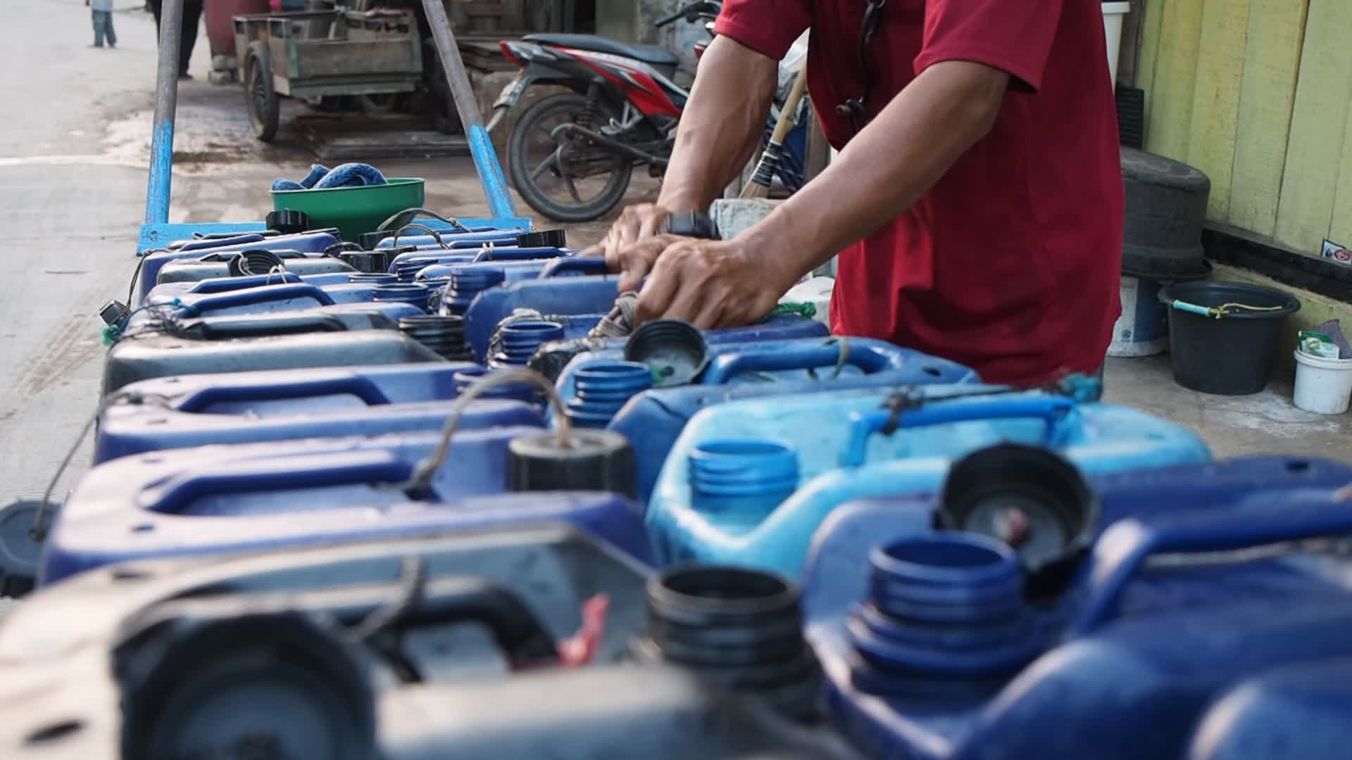 Survive with Jakarta's Water Conditions