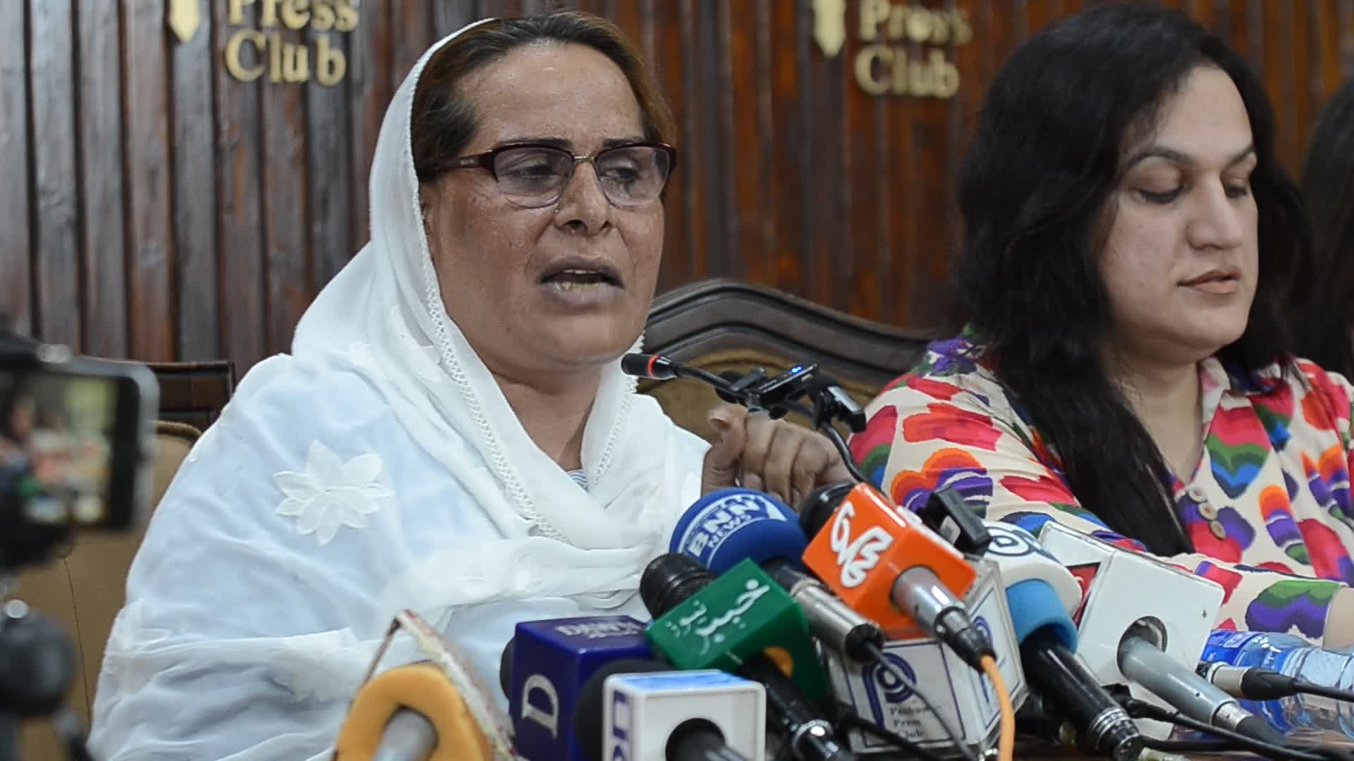 Representative of transgender community give press conference in Peshawar
