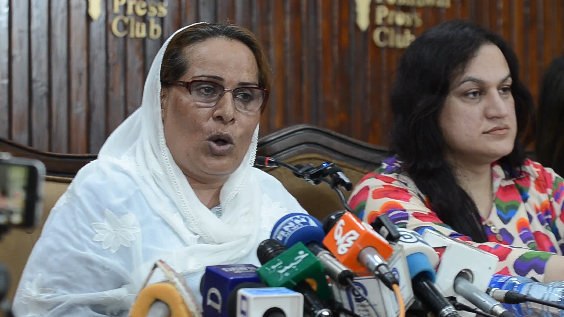 Representative of transgender community give press conference in Peshawar
