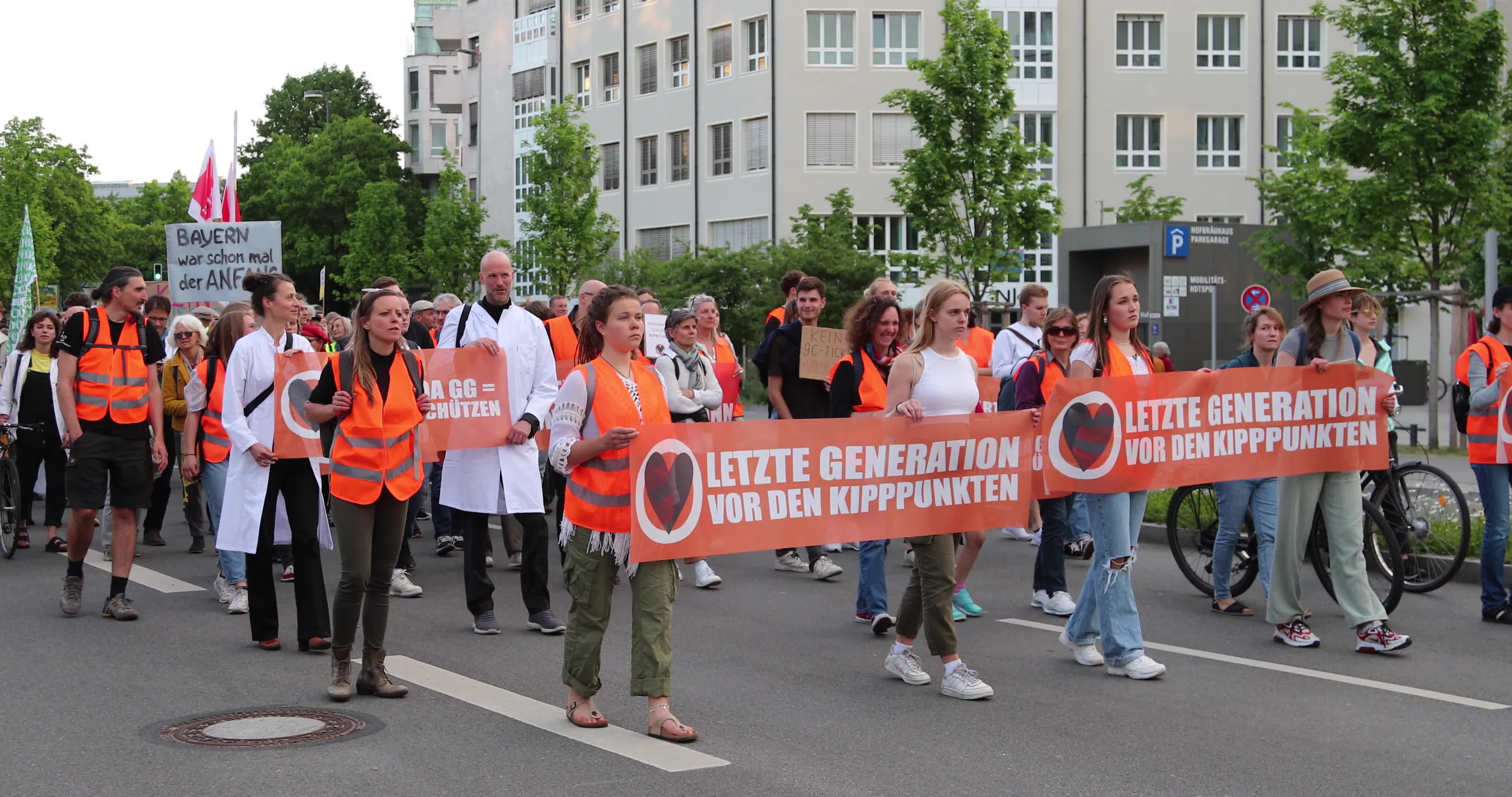Munich: 600 protest in solidarity with Letzte Generation after the raids