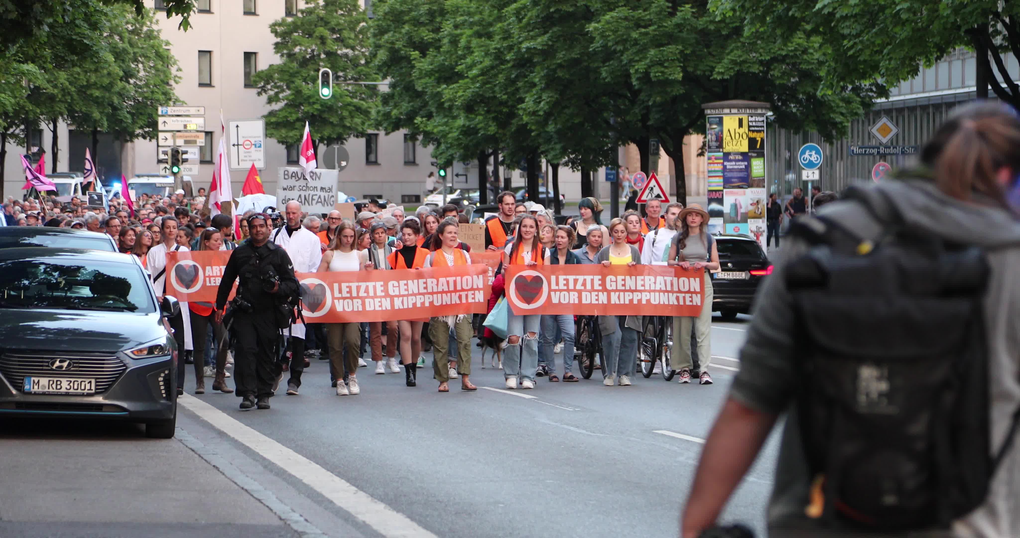 Munich: 600 protest in solidarity with Letzte Generation after the raids