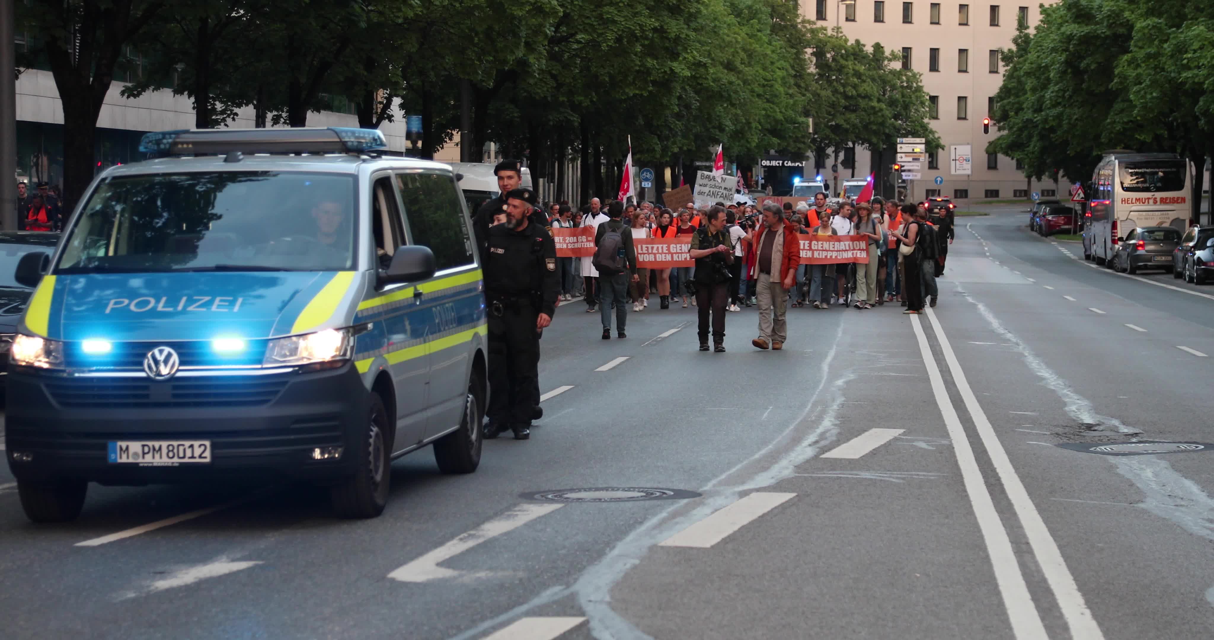 Munich: 600 protest in solidarity with Letzte Generation after the raids