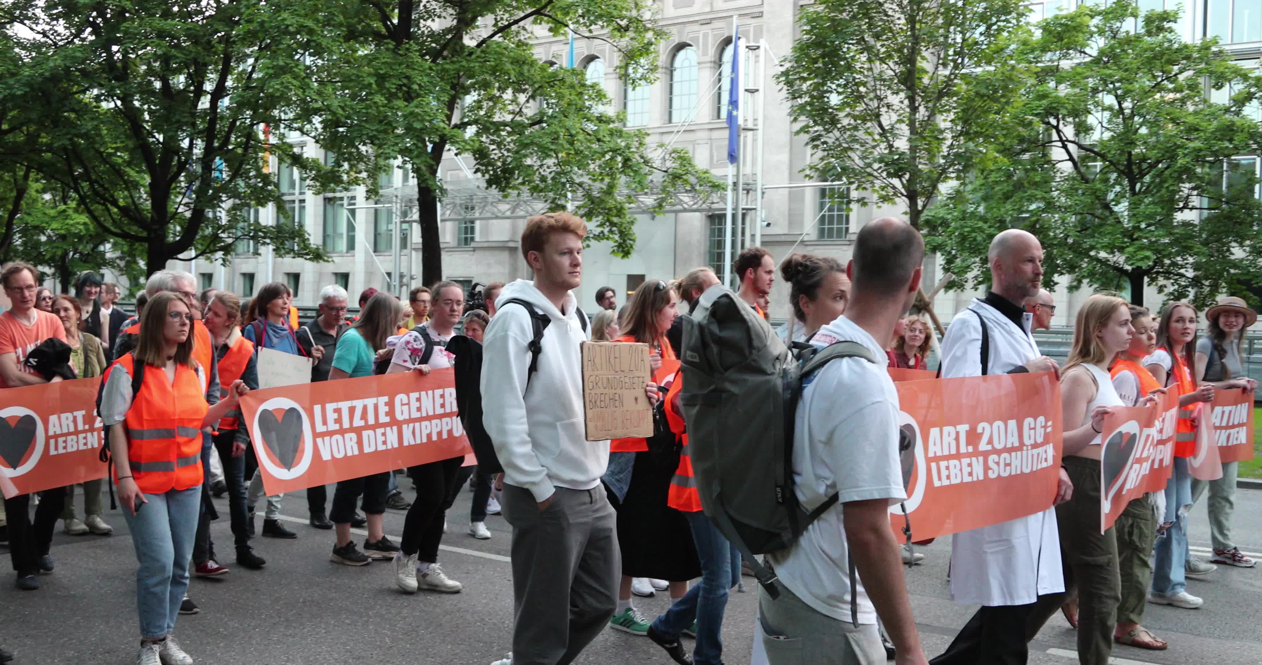 Munich: 600 protest in solidarity with Letzte Generation after the raids