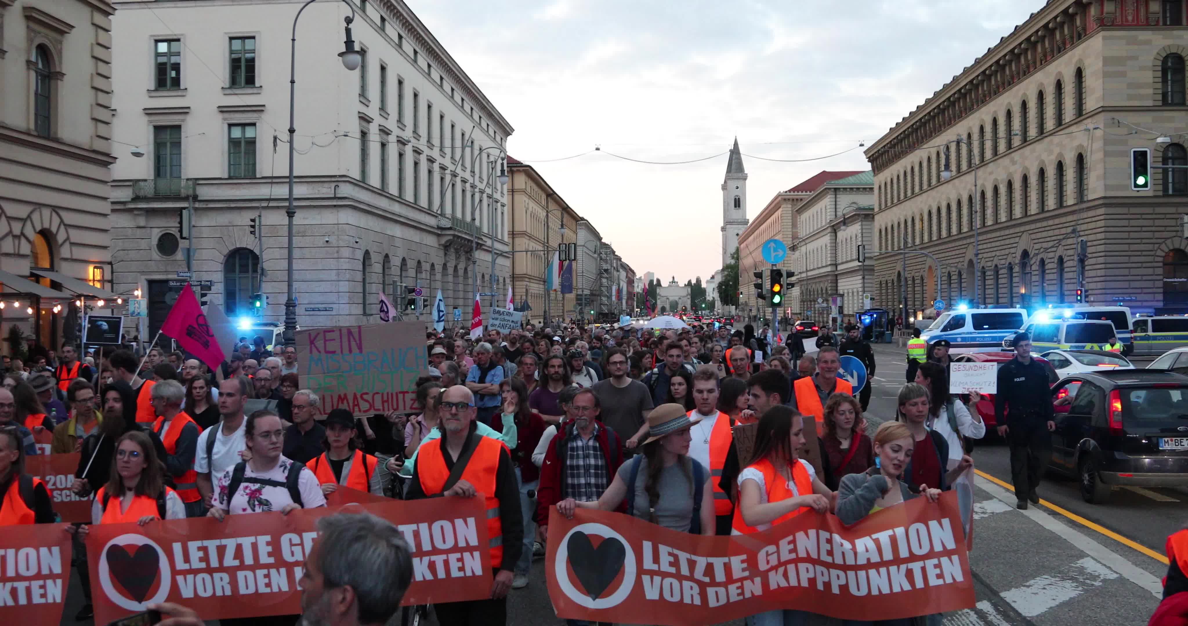 Munich: 600 protest in solidarity with Letzte Generation after the raids