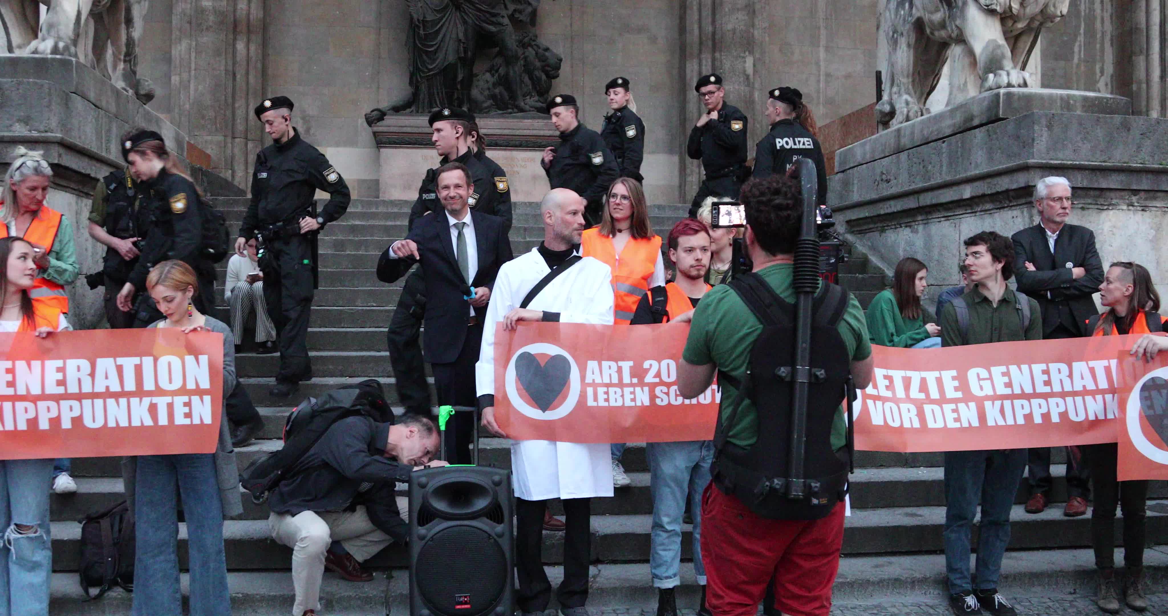 Munich: 600 protest in solidarity with Letzte Generation after the raids