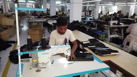 Bangladeshi workers make jute bags