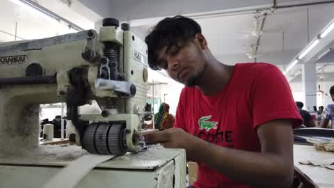 Bangladeshi workers make jute bags