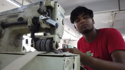 Bangladeshi workers make jute bags