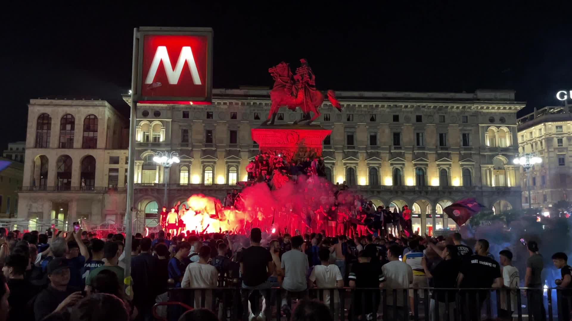 Supporters follow the UEFA Champions League final match Manchester City v FC Internazionale in Piazza Duomo in Milan