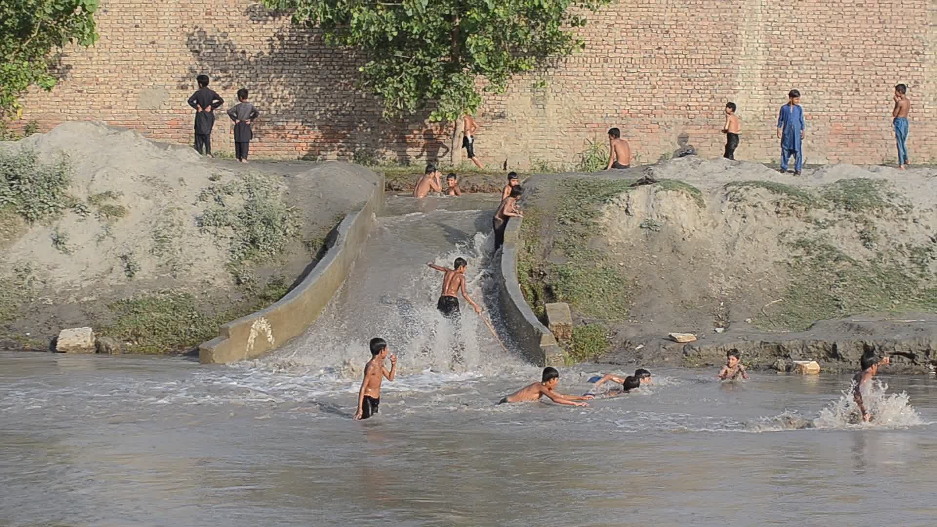 Hot weather in Peshawar
