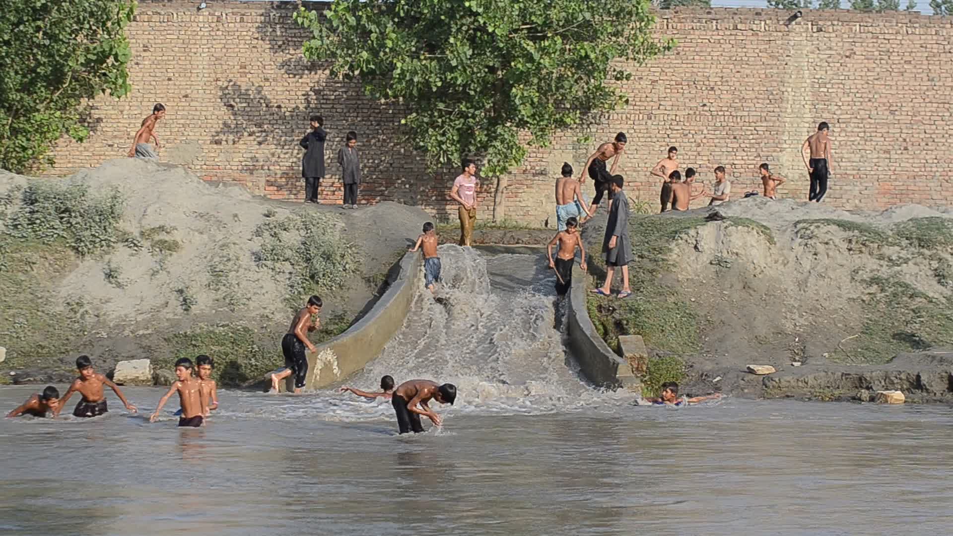Hot weather in Peshawar
