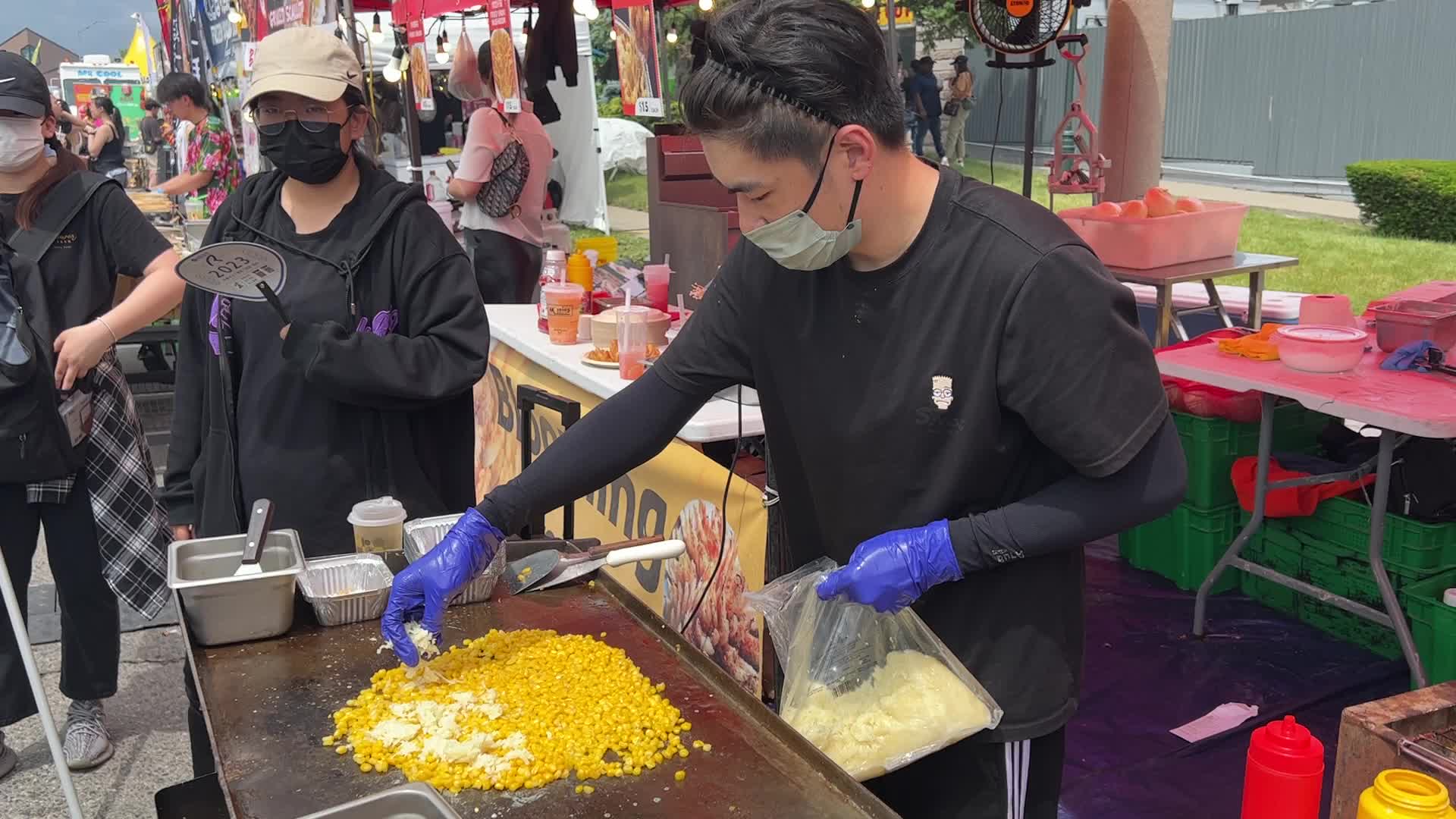 Man prepares a snack consisting of corn kernels with melted cheese