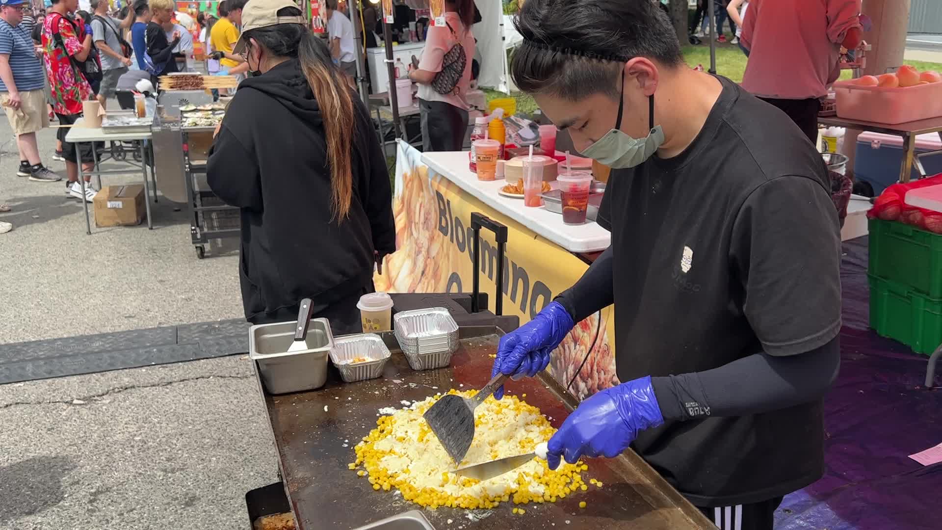 Man prepares a snack consisting of corn kernels with melted cheese