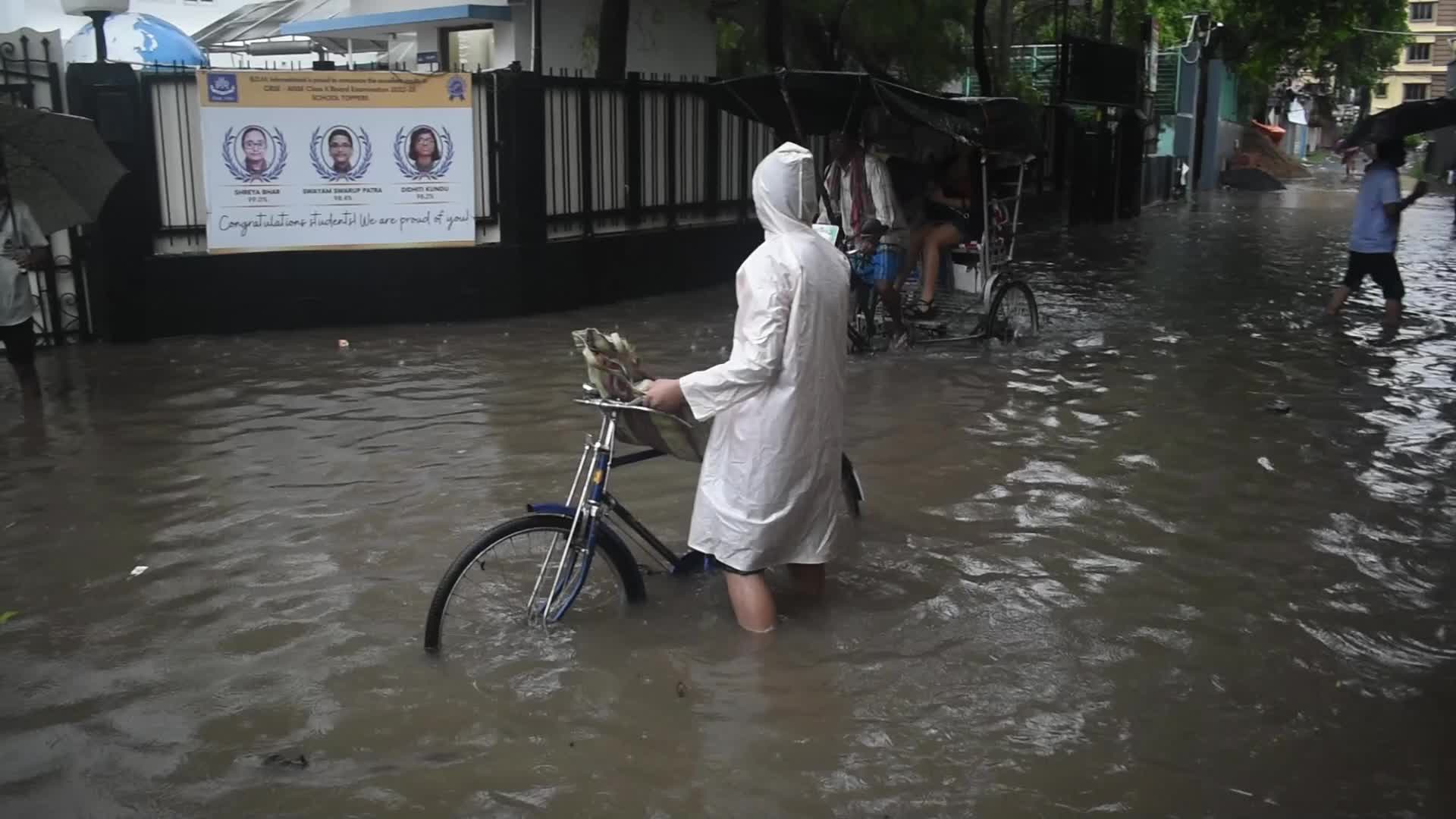 Heavy Rain In Kolkata, India
