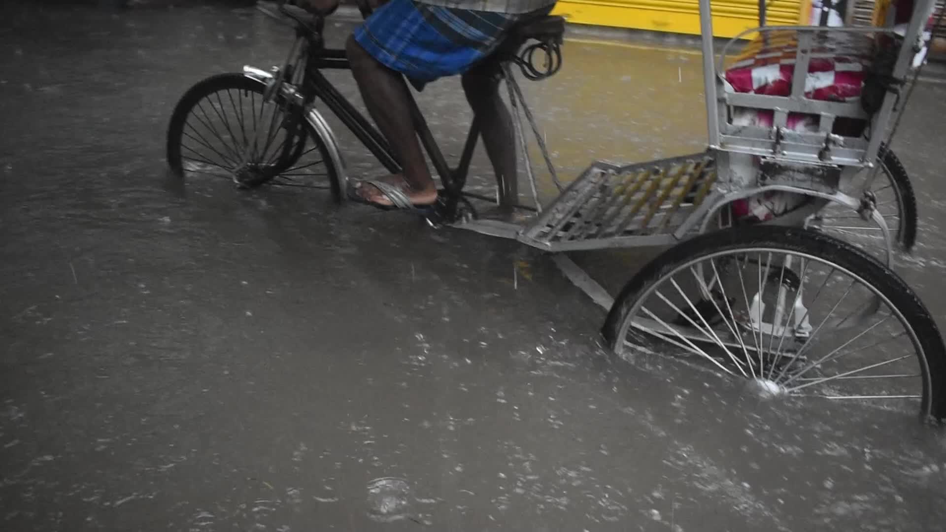 Heavy Rain In Kolkata, India