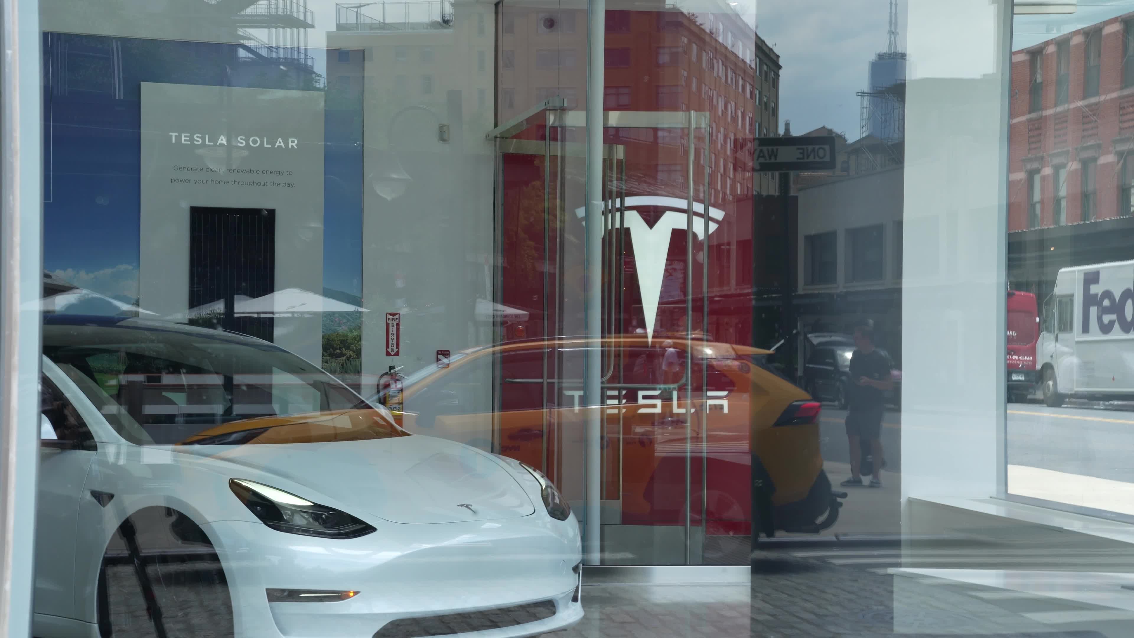 Tesla Store Atmosphere