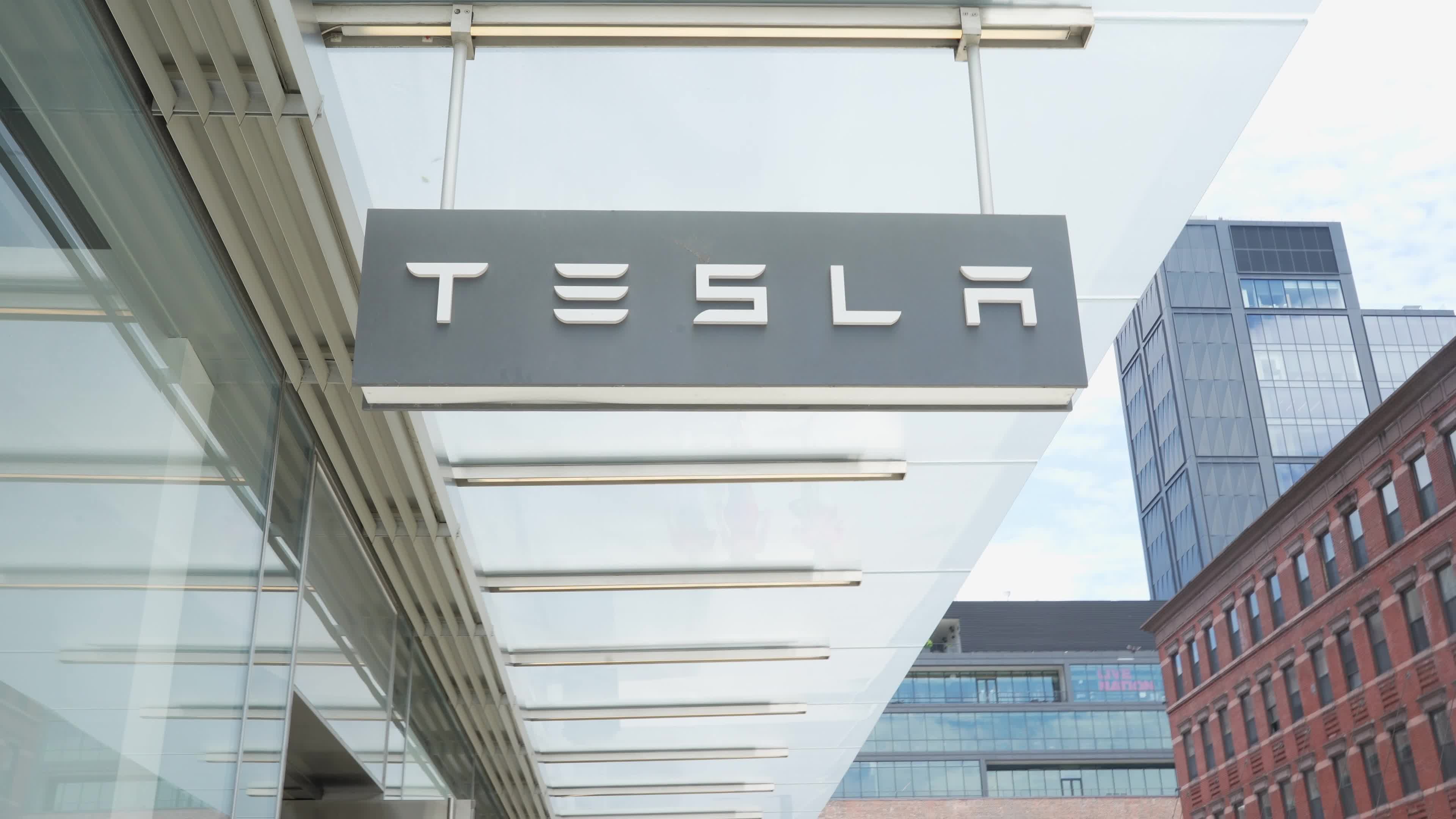 Tesla Store Atmosphere