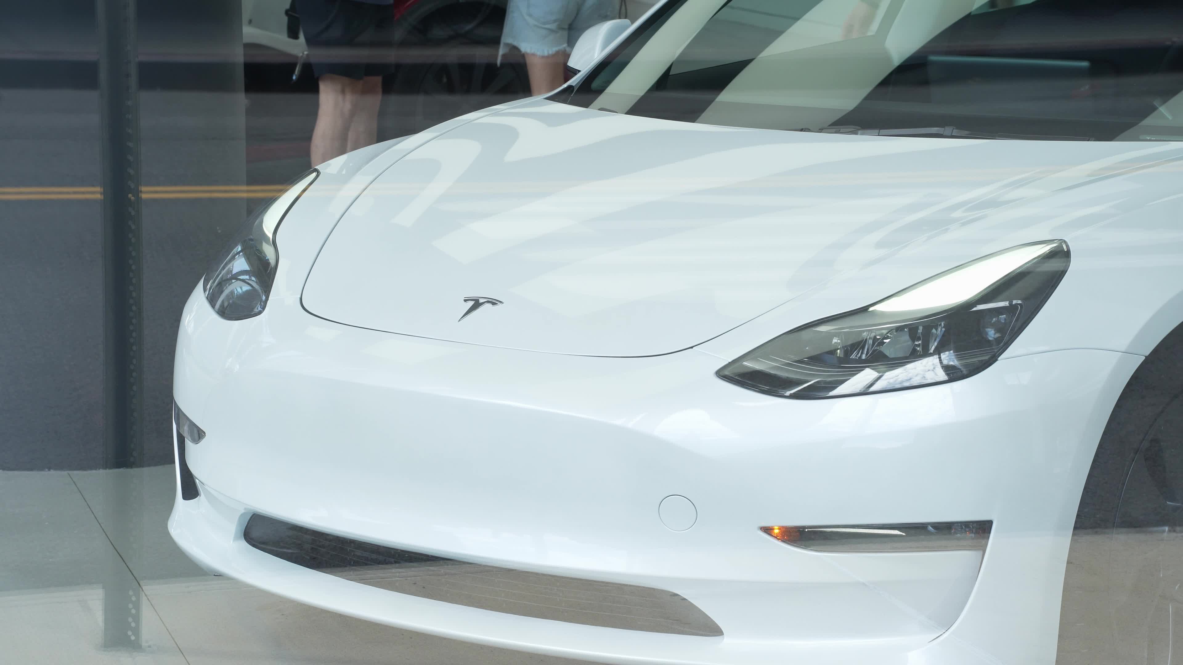 Tesla Store Atmosphere