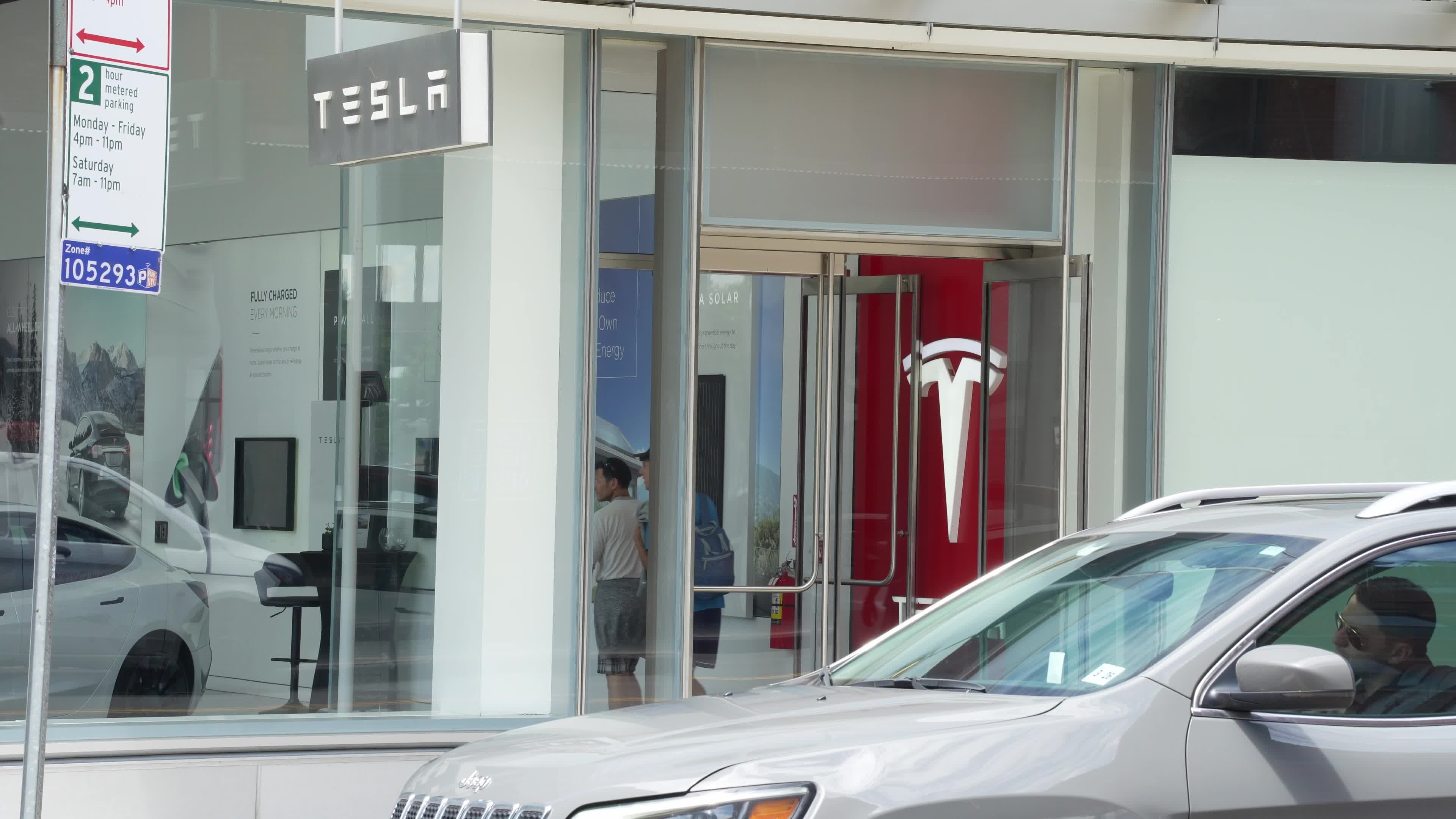 Tesla Store Atmosphere