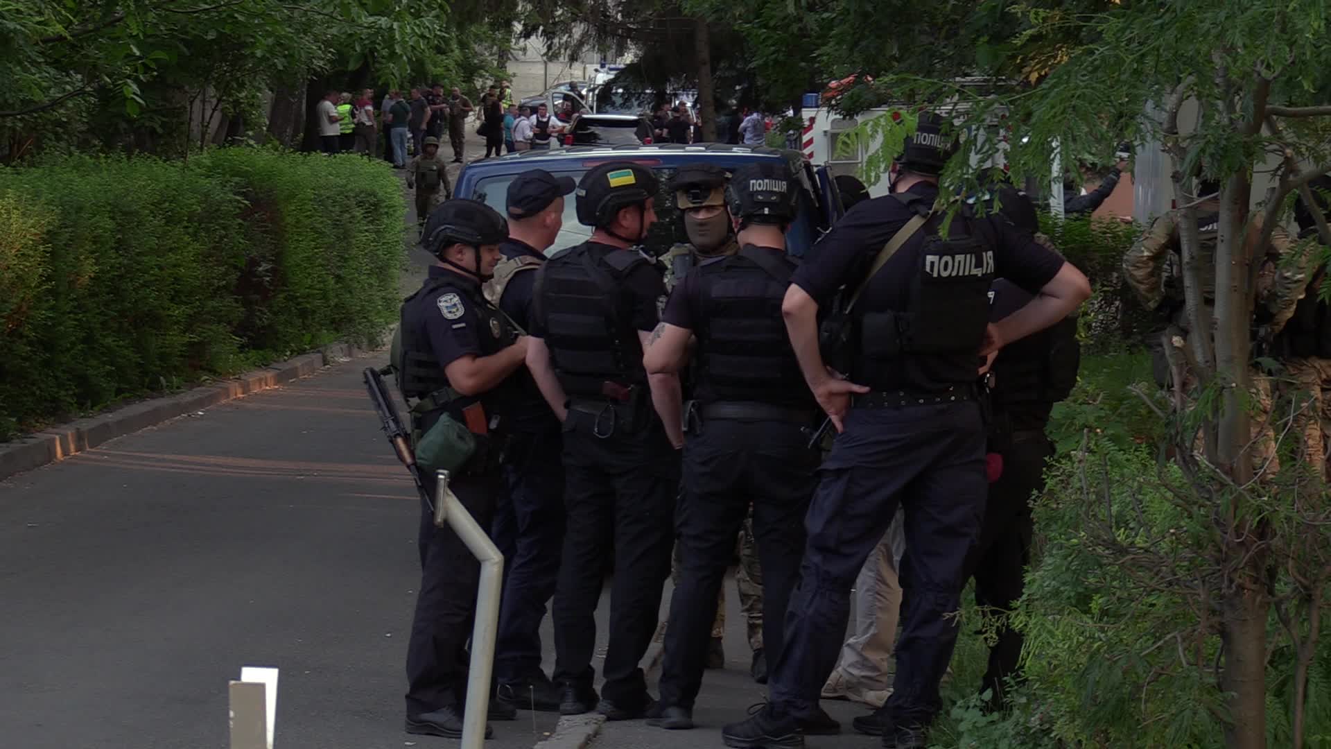 A one man died and two police officers injured after detonation an explosive device at a court in Kyiv