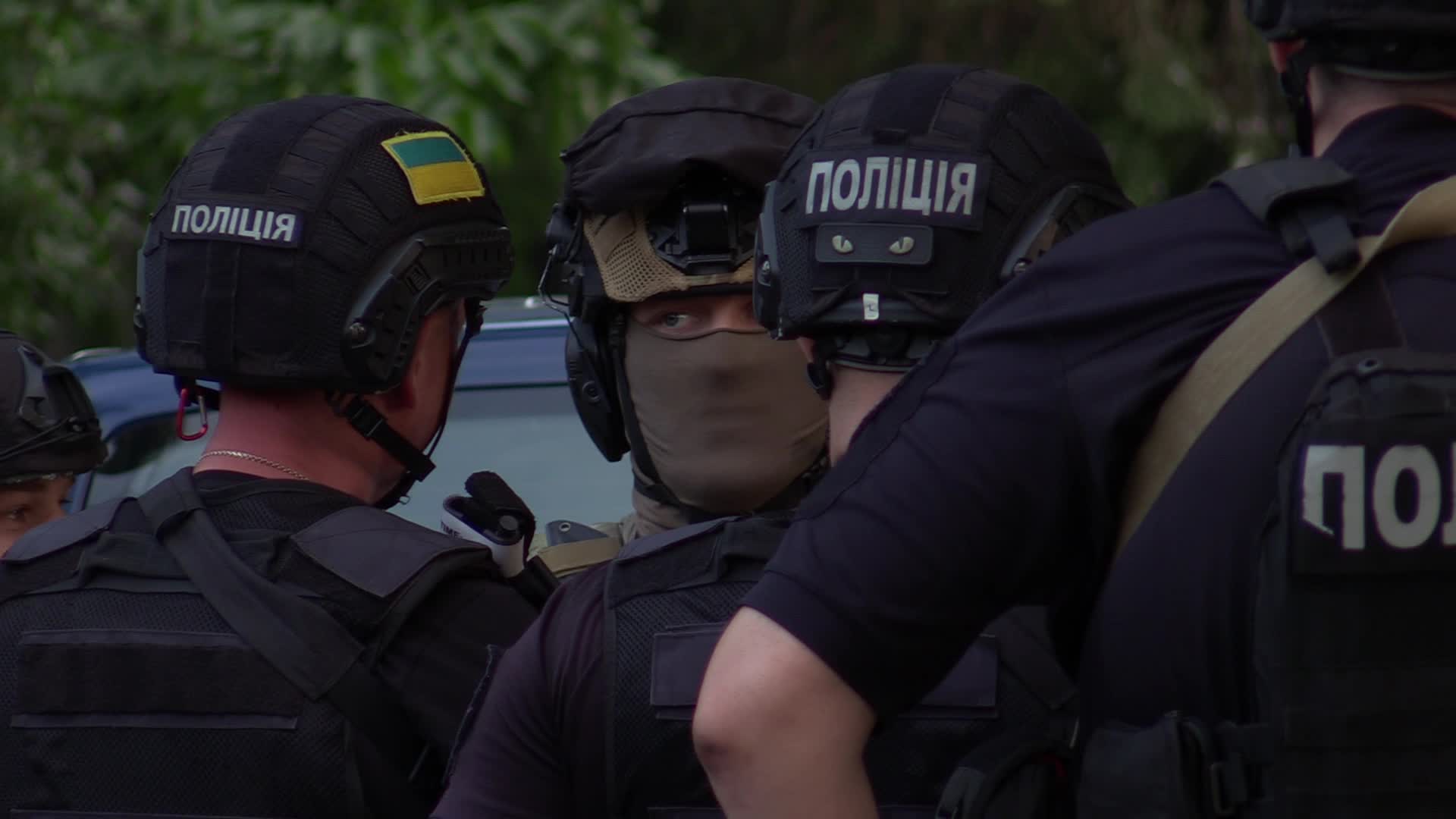 A one man died and two police officers injured after detonation an explosive device at a court in Kyiv