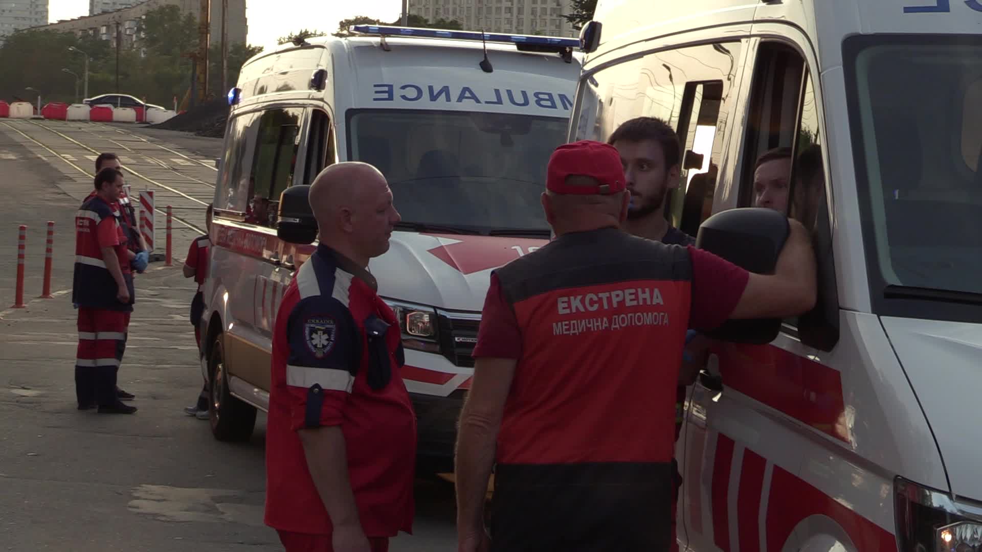A one man died and two police officers injured after detonation an explosive device at a court in Kyiv