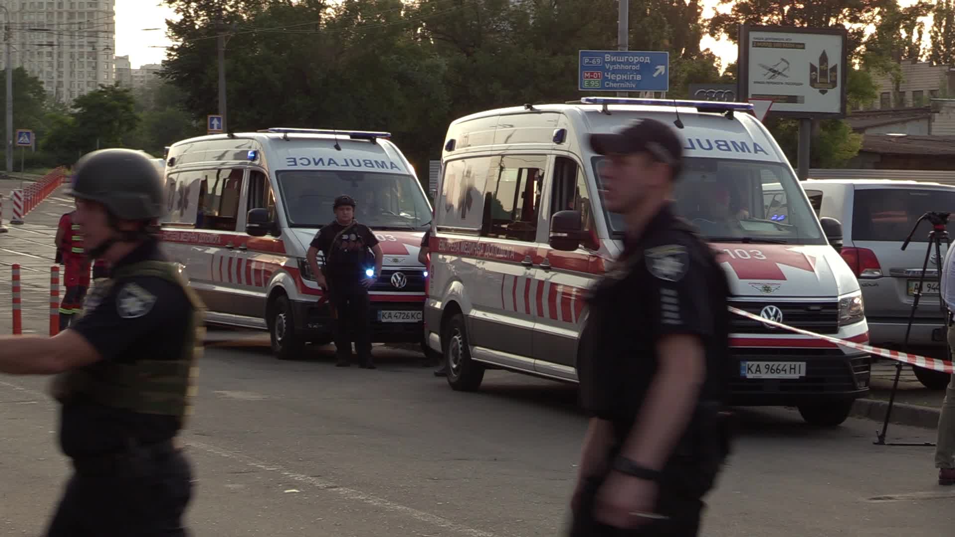 A one man died and two police officers injured after detonation an explosive device at a court in Kyiv