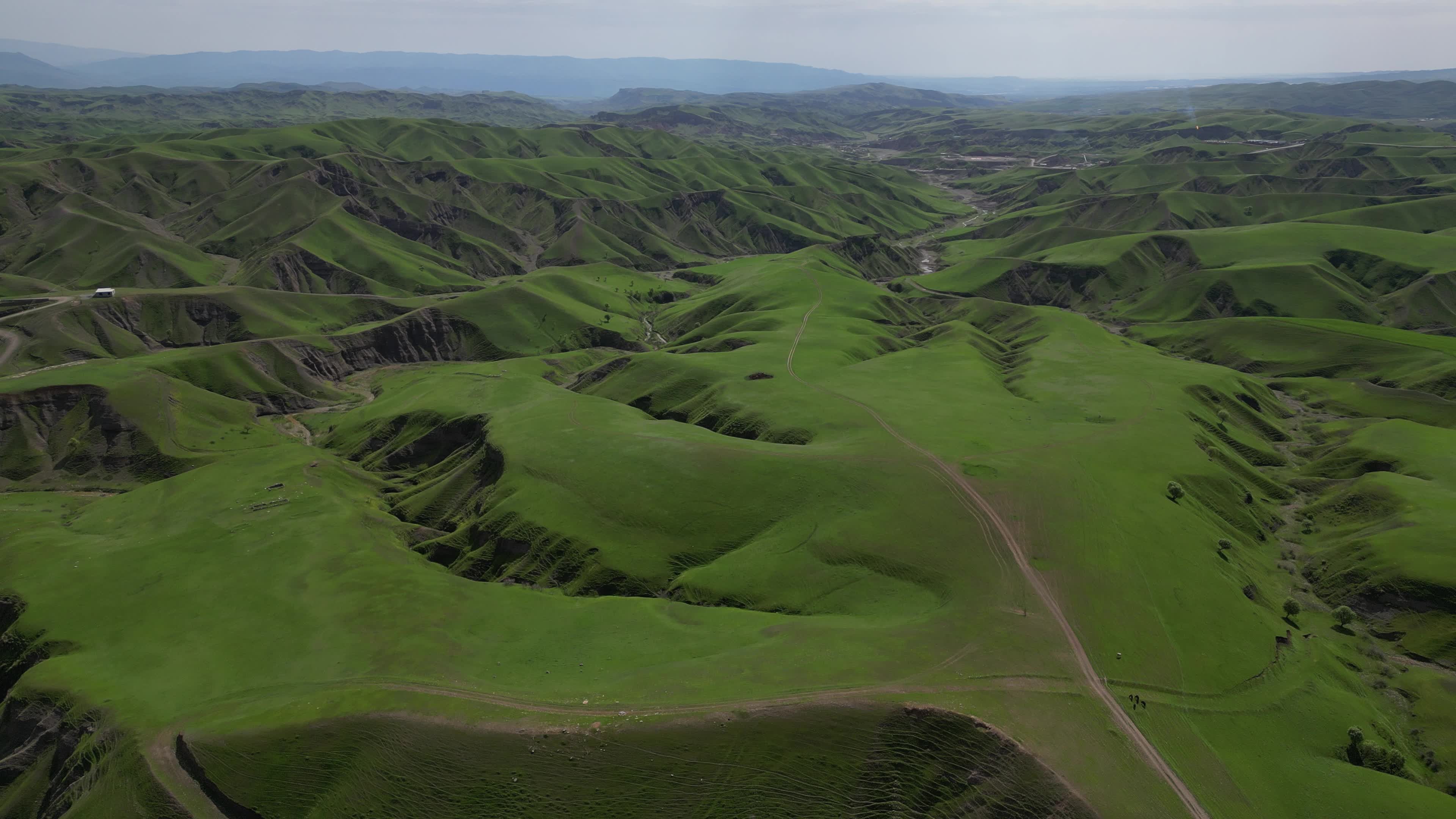 Drone videos of the landscapes of Iraqi Kurdistan.