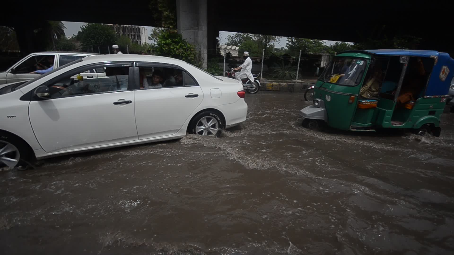 Rainstorms hit Pakistani city of Peshawar
