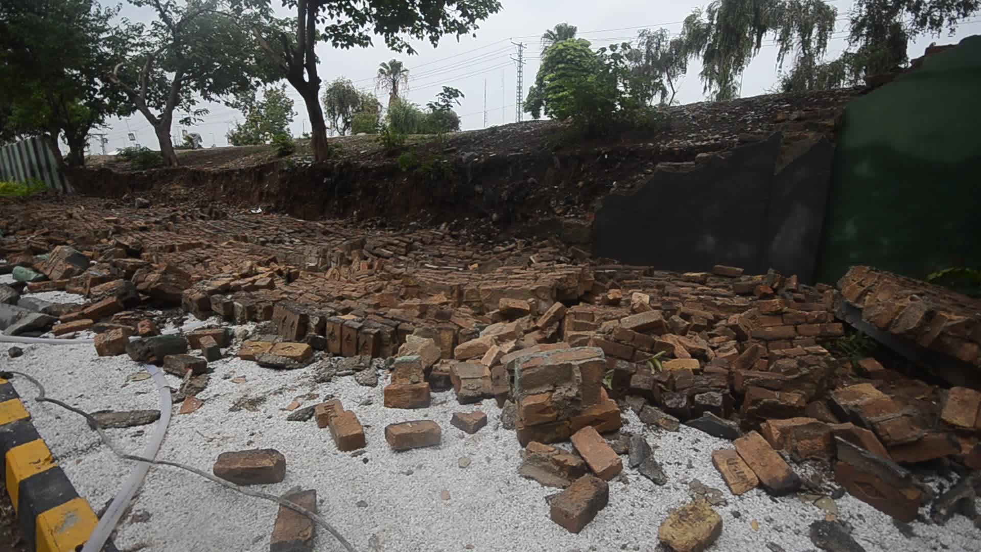 Rainstorms hit Pakistani city of Peshawar
