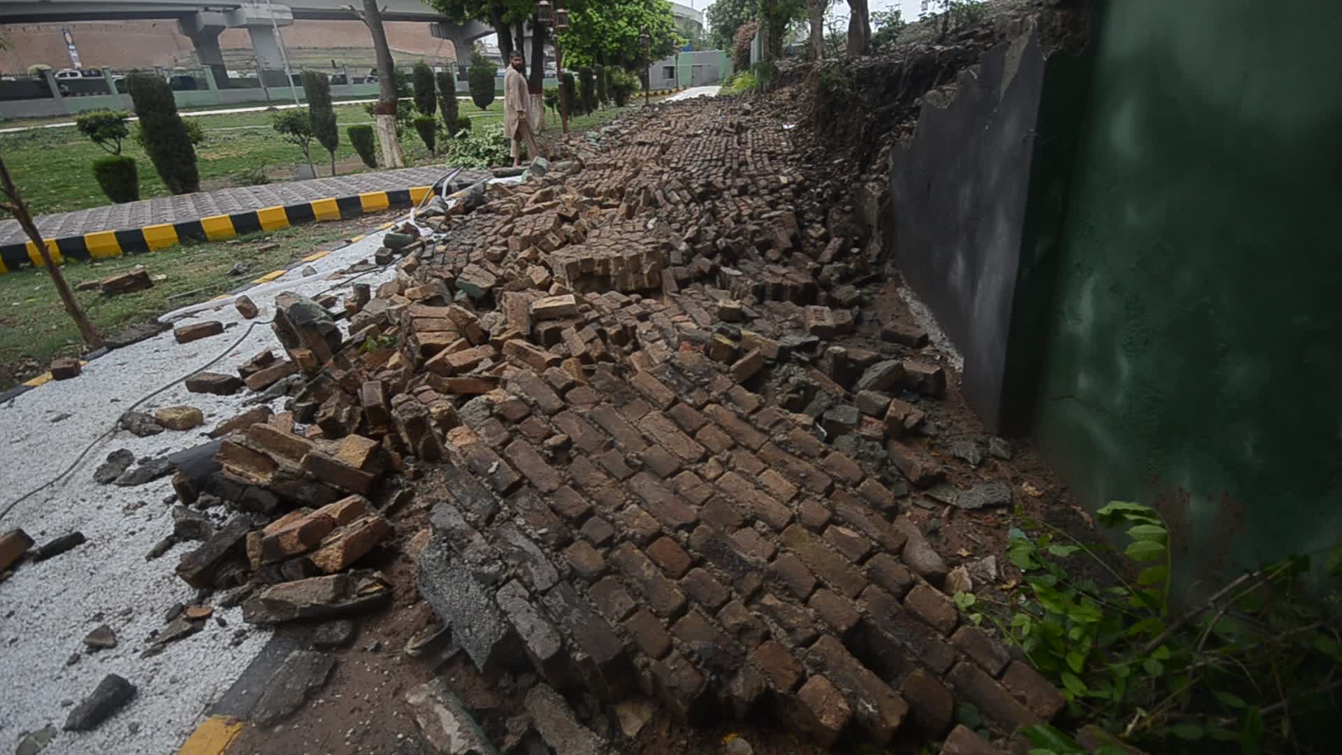 Rainstorms hit Pakistani city of Peshawar
