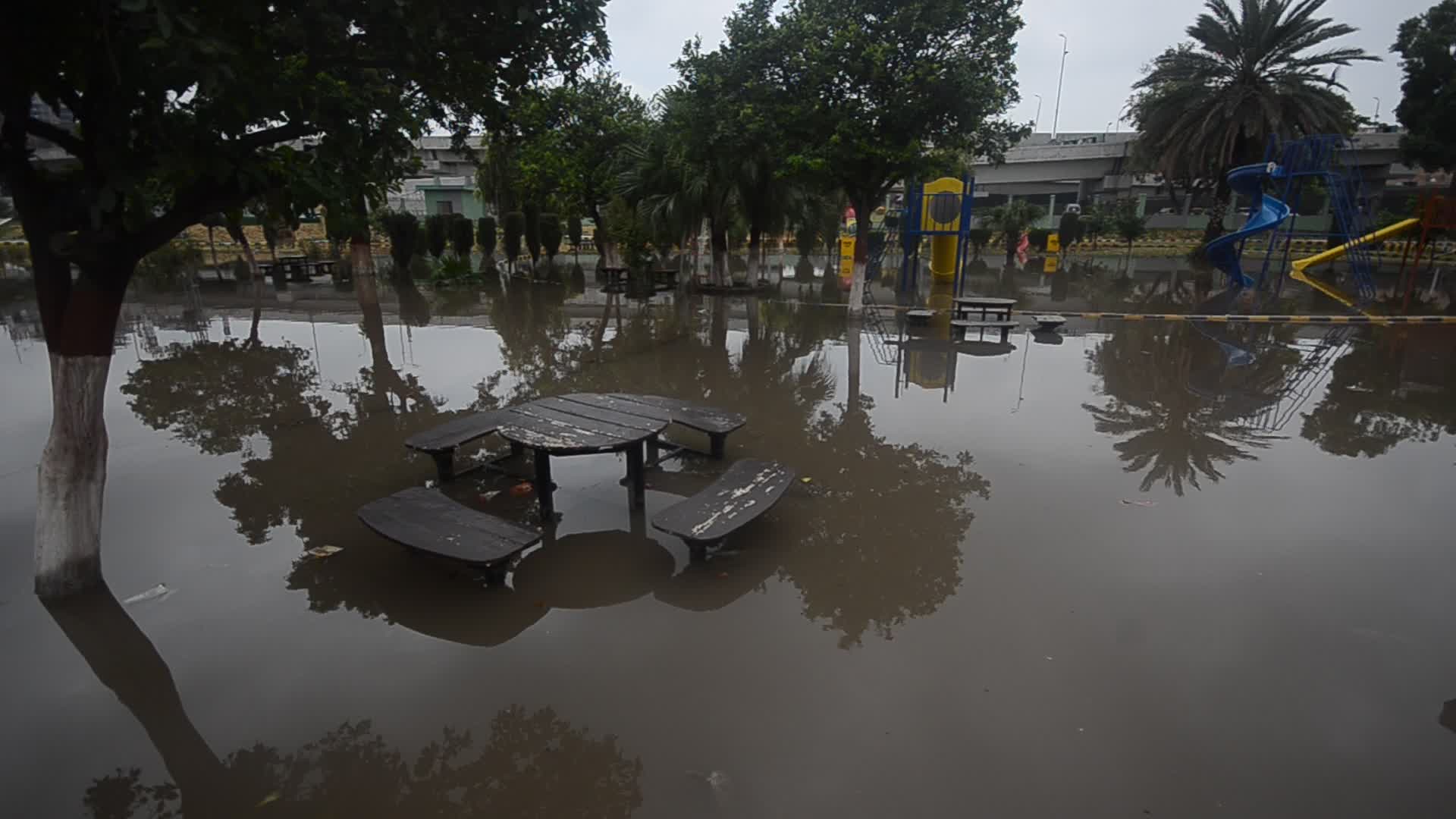 Rainstorms hit Pakistani city of Peshawar
