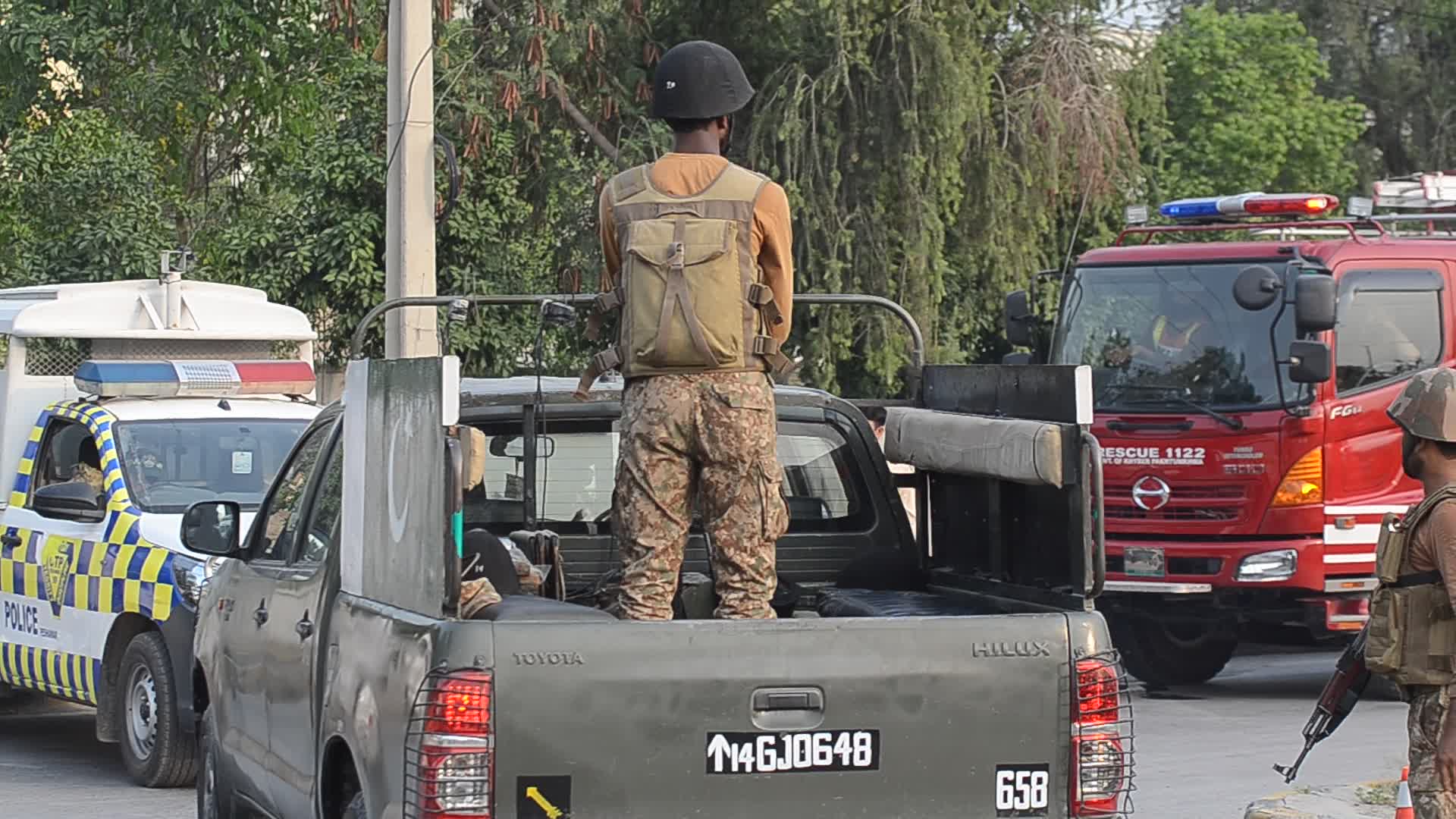 Blast targets paramilitary FC convoy in Peshawar
