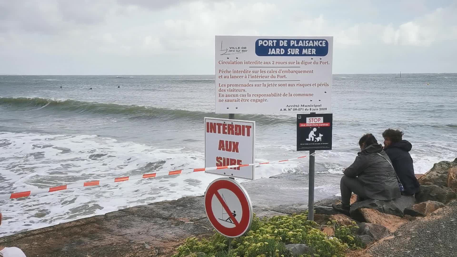 Forbidden beaches due to the strong tides tide in France