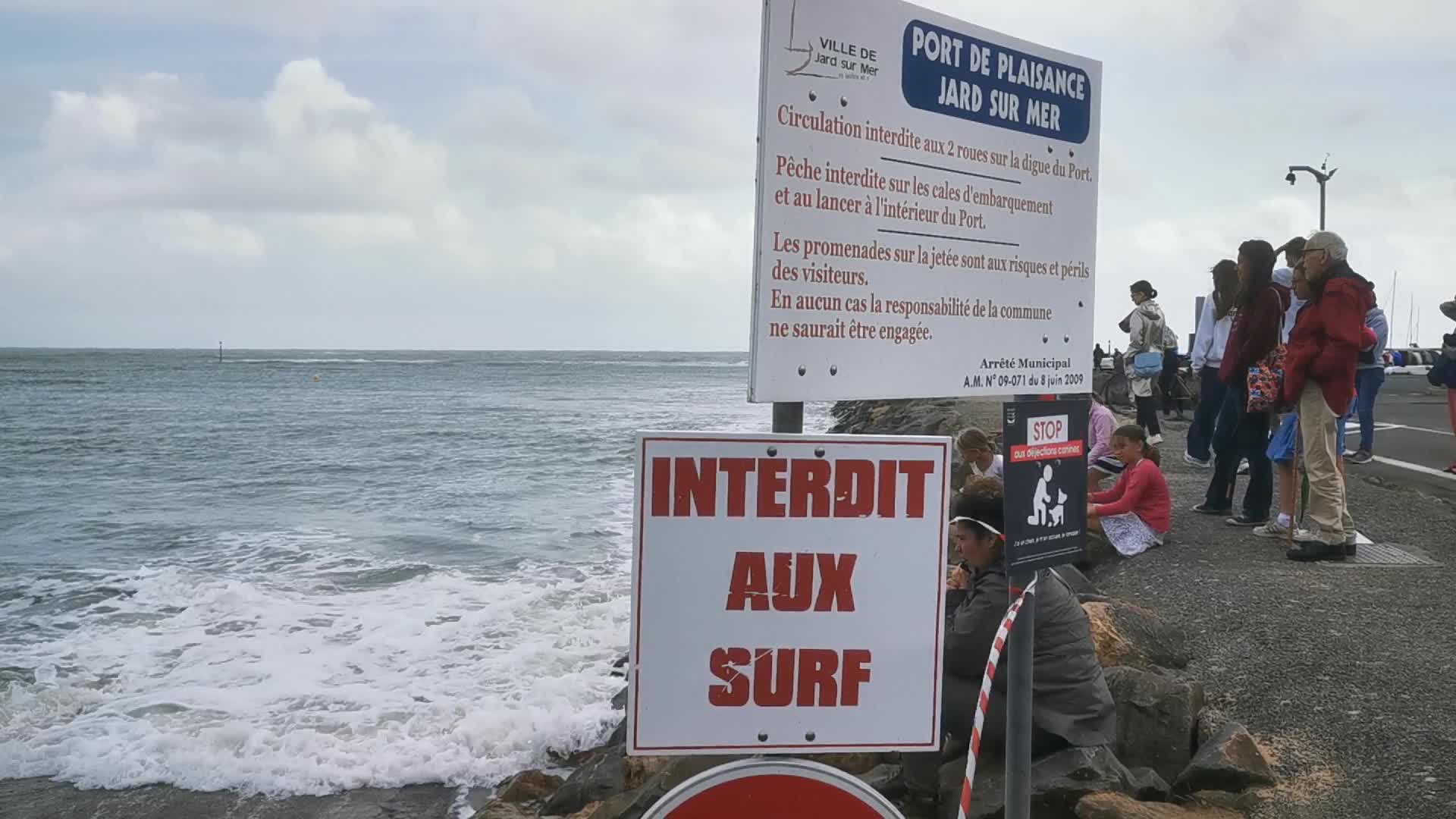 Forbidden beaches due to the strong tides tide in France
