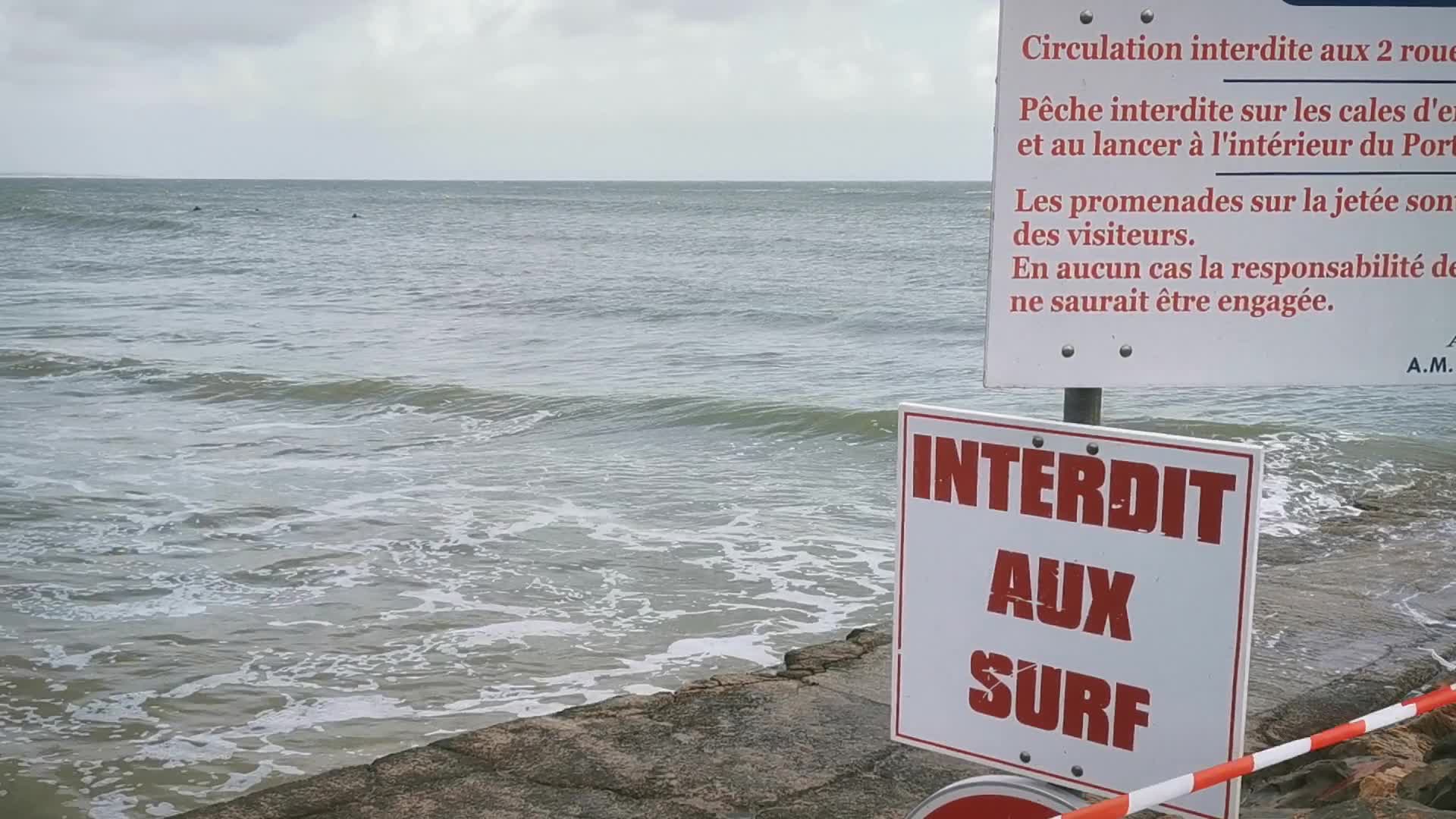 Forbidden beaches due to the strong tides tide in France