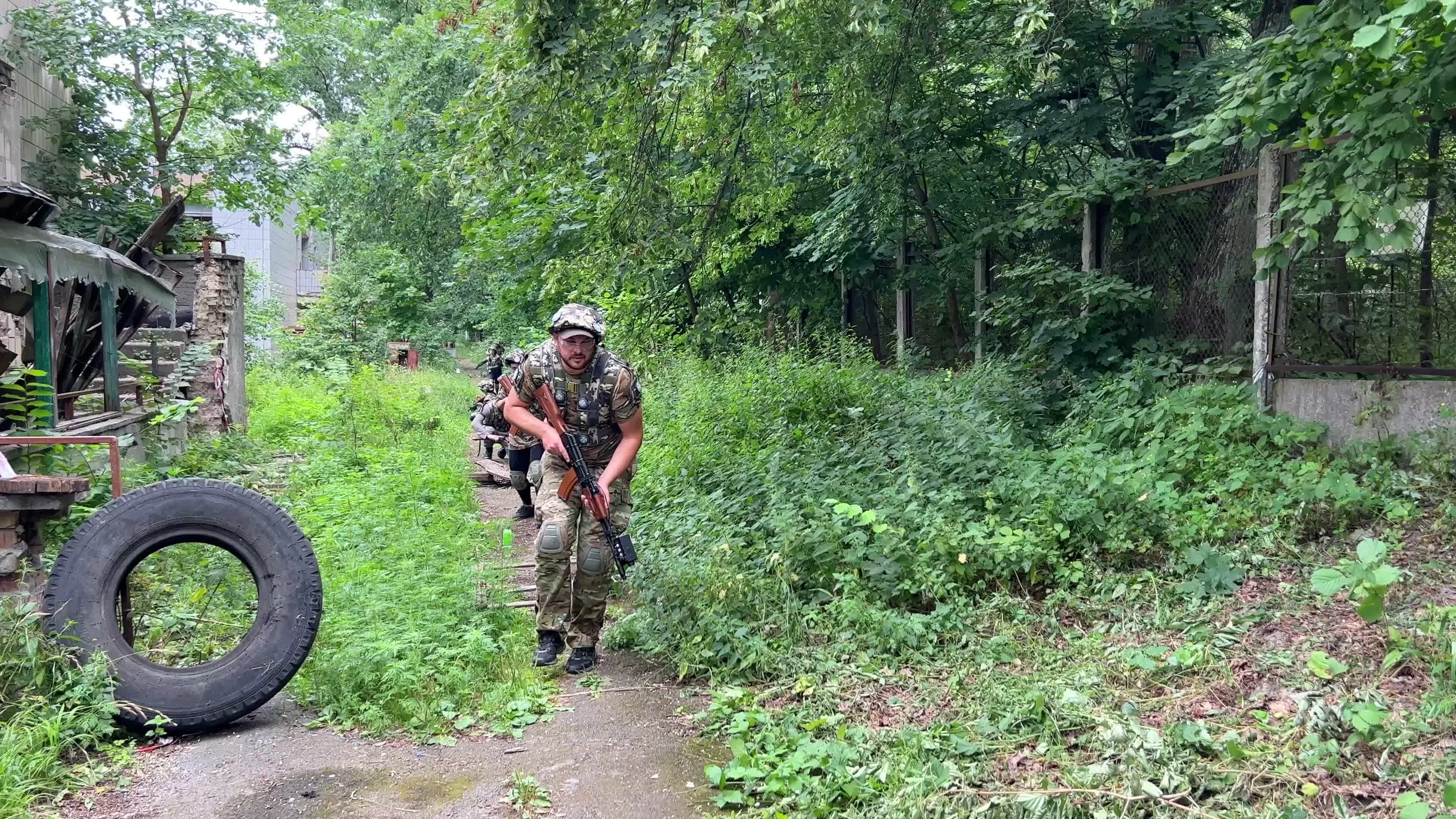 Civilians of Ukraine during a five-day training course for national resistance 