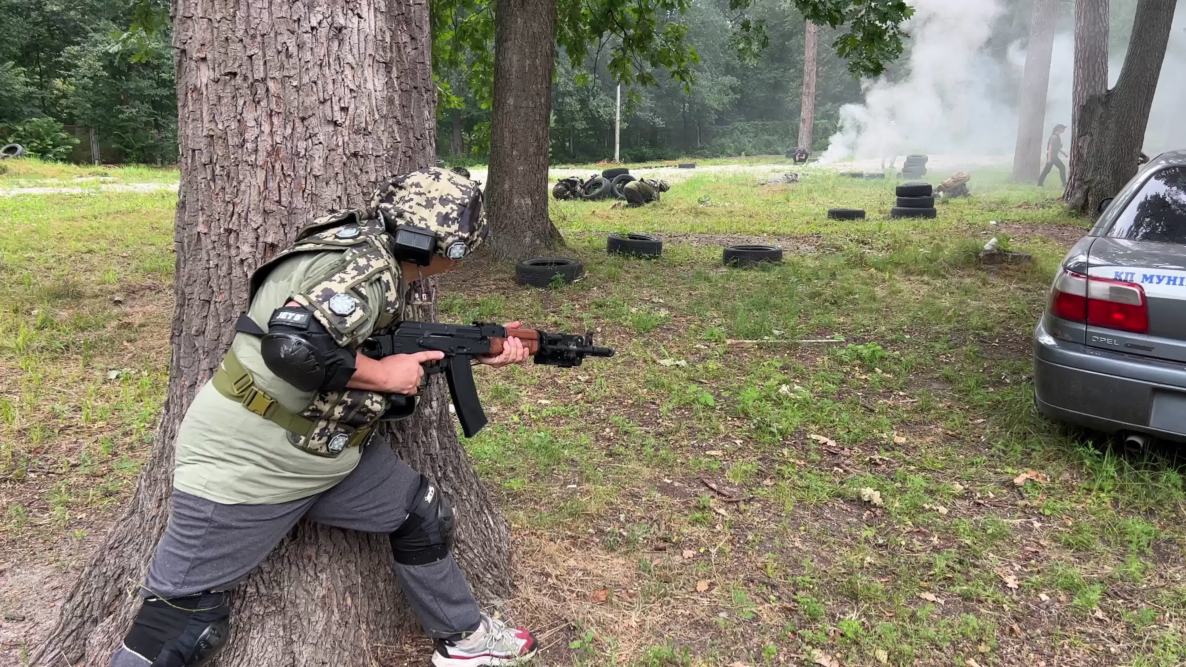 Civilians of Ukraine during a five-day training course for national resistance 