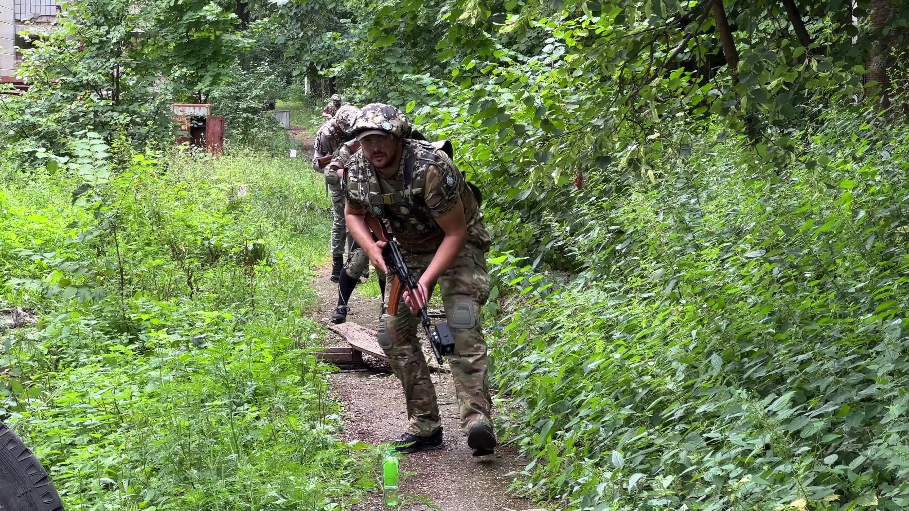 Civilians of Ukraine during a five-day training course for national resistance 