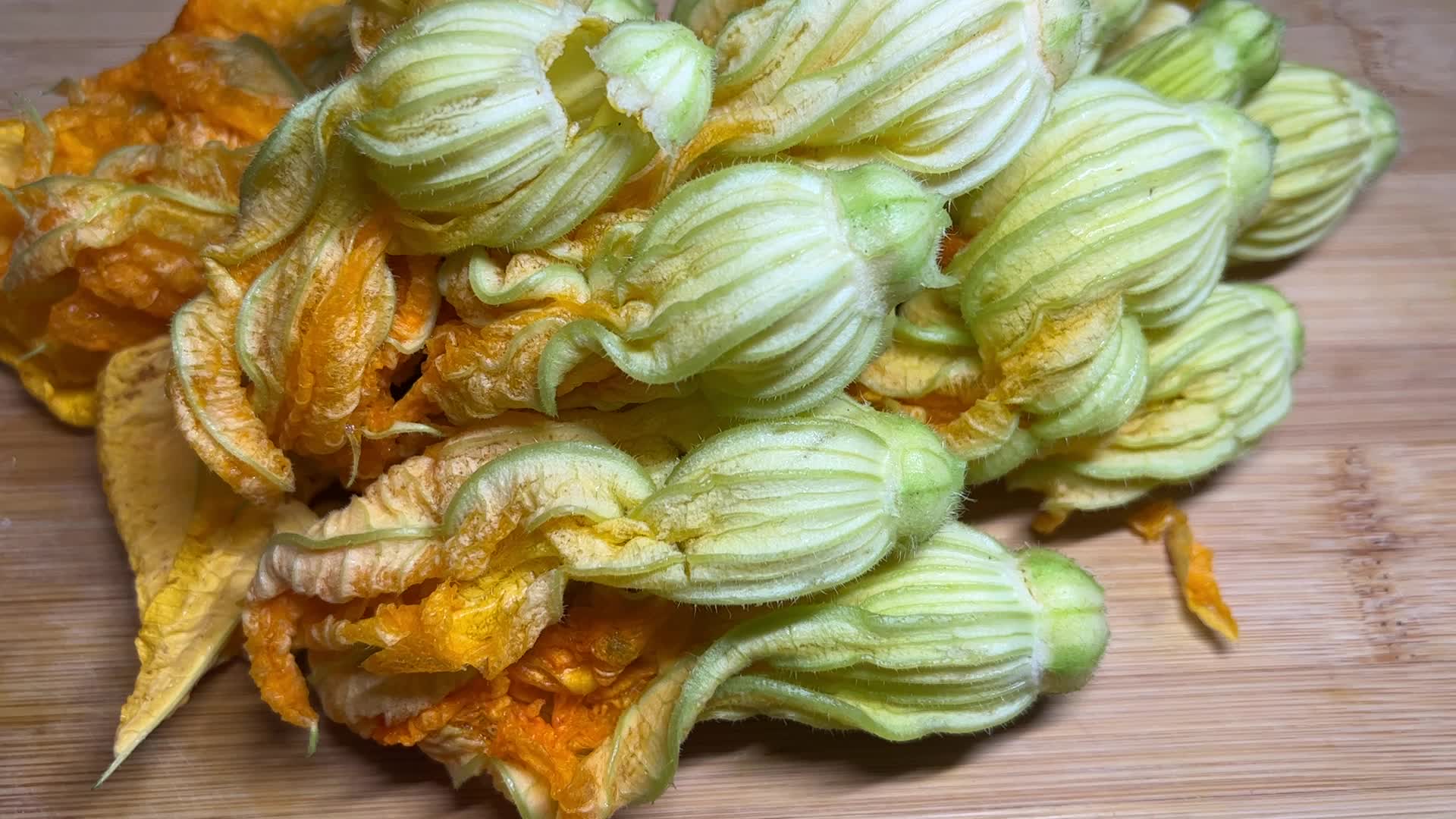 Squash flower Thoran