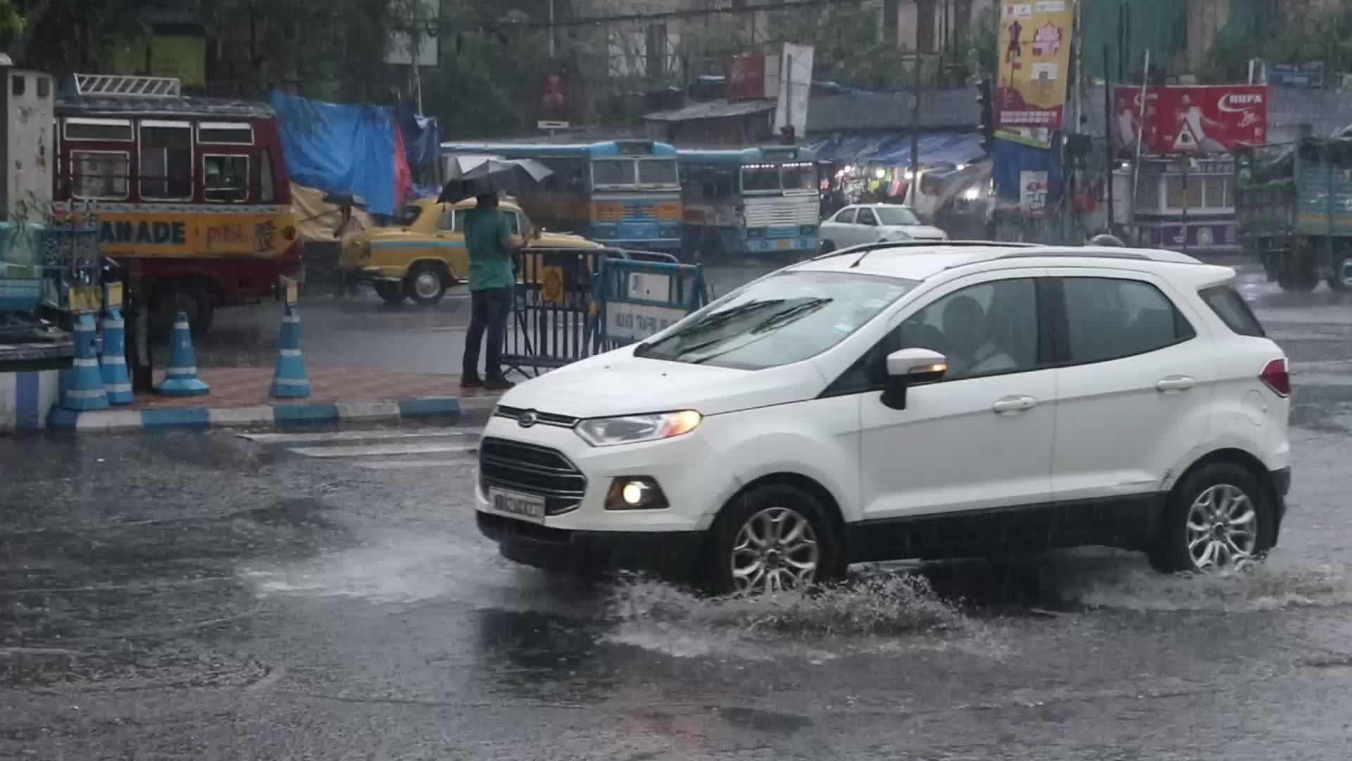 Heavy Rain In Kolkata, India