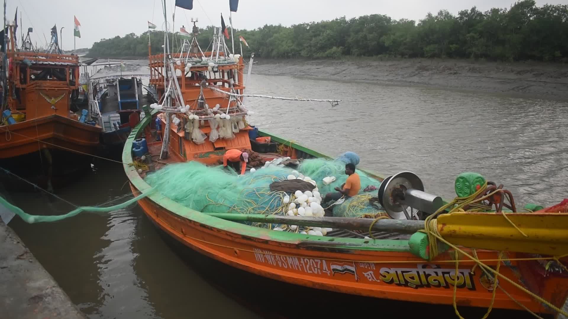 Daily life in Fraserganj Fishing Harbour, West Bengal