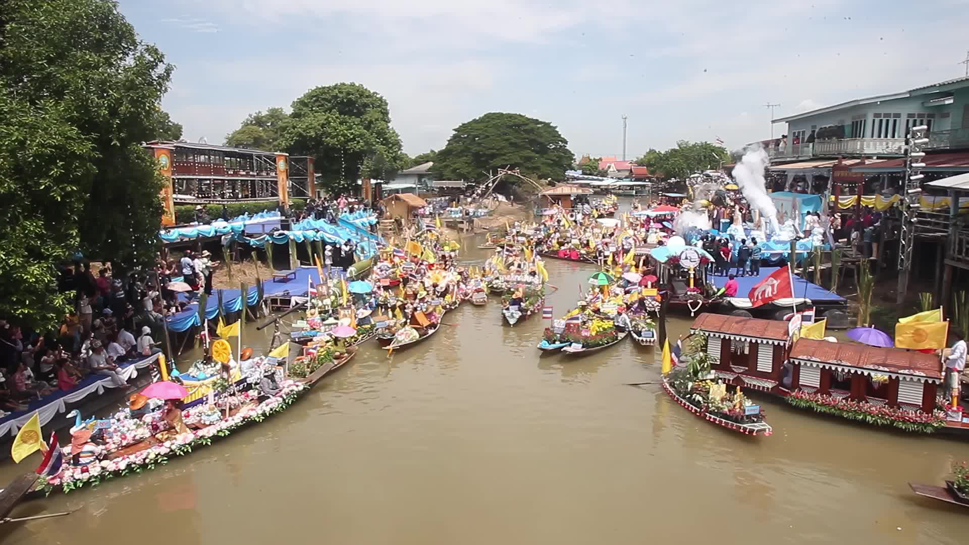 Boats carrying wax castles move along the Lat Chado canal