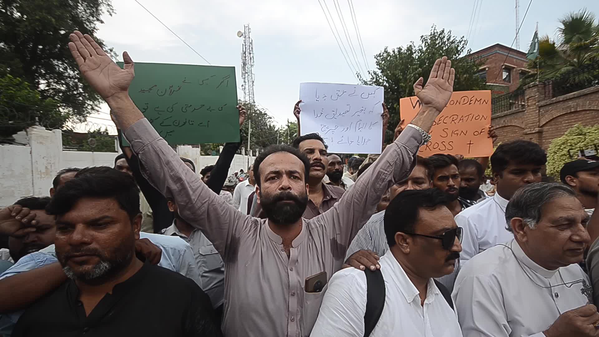 Christians in Peshawar protest mob violence 