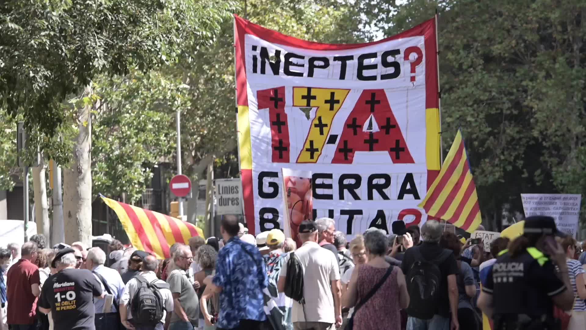 Protest at the Delegation of the Spanish government in Barcelona to demand the truth about the attacks of August 17, 2017