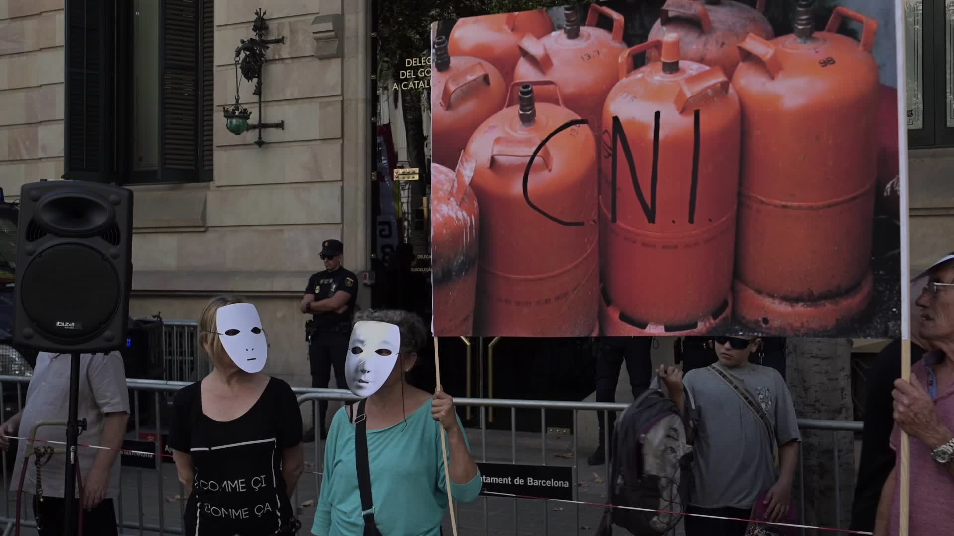 Protest at the Delegation of the Spanish government in Barcelona to demand the truth about the attacks of August 17, 2017